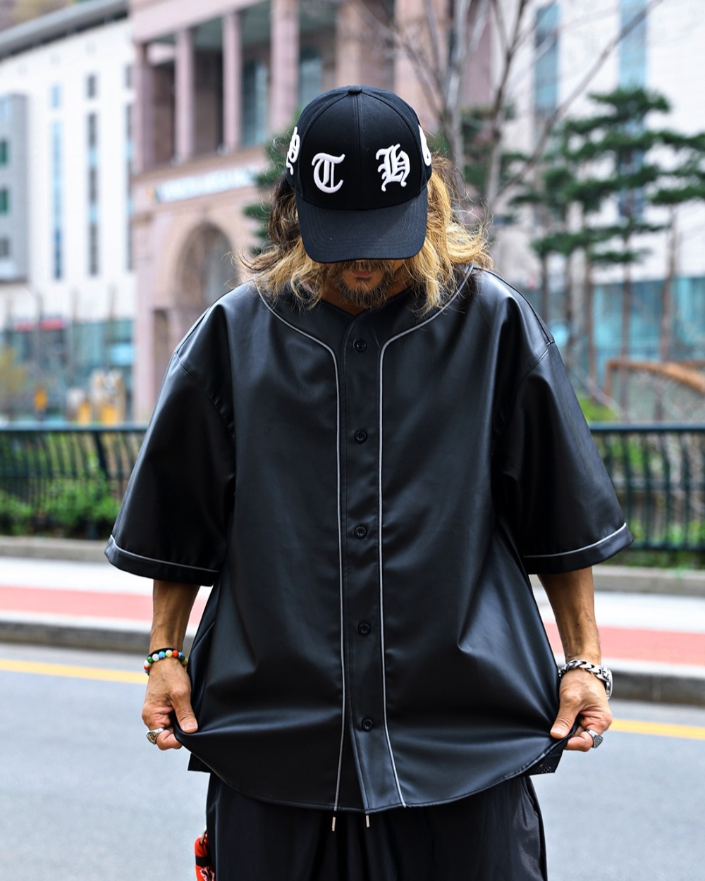 反光棒球皮夾克