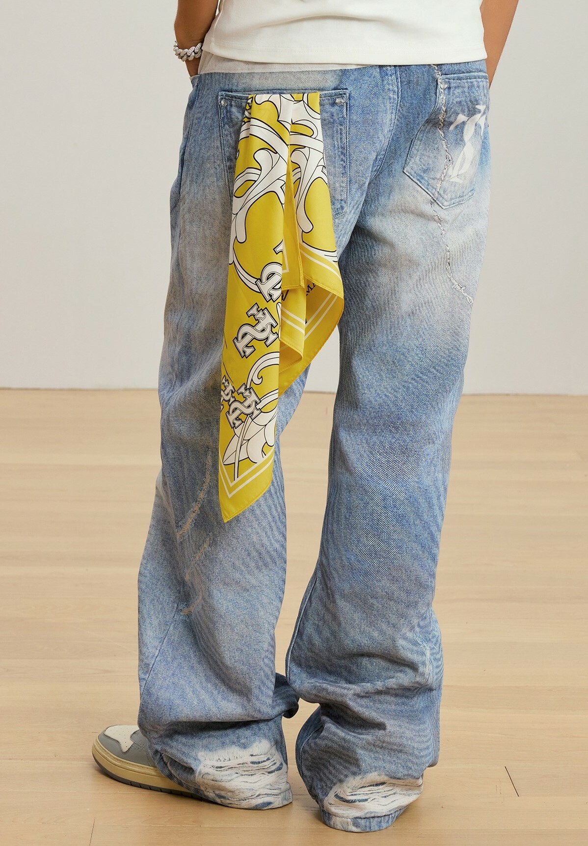 STK SmallTownKid Baroque Cross Square Scarf