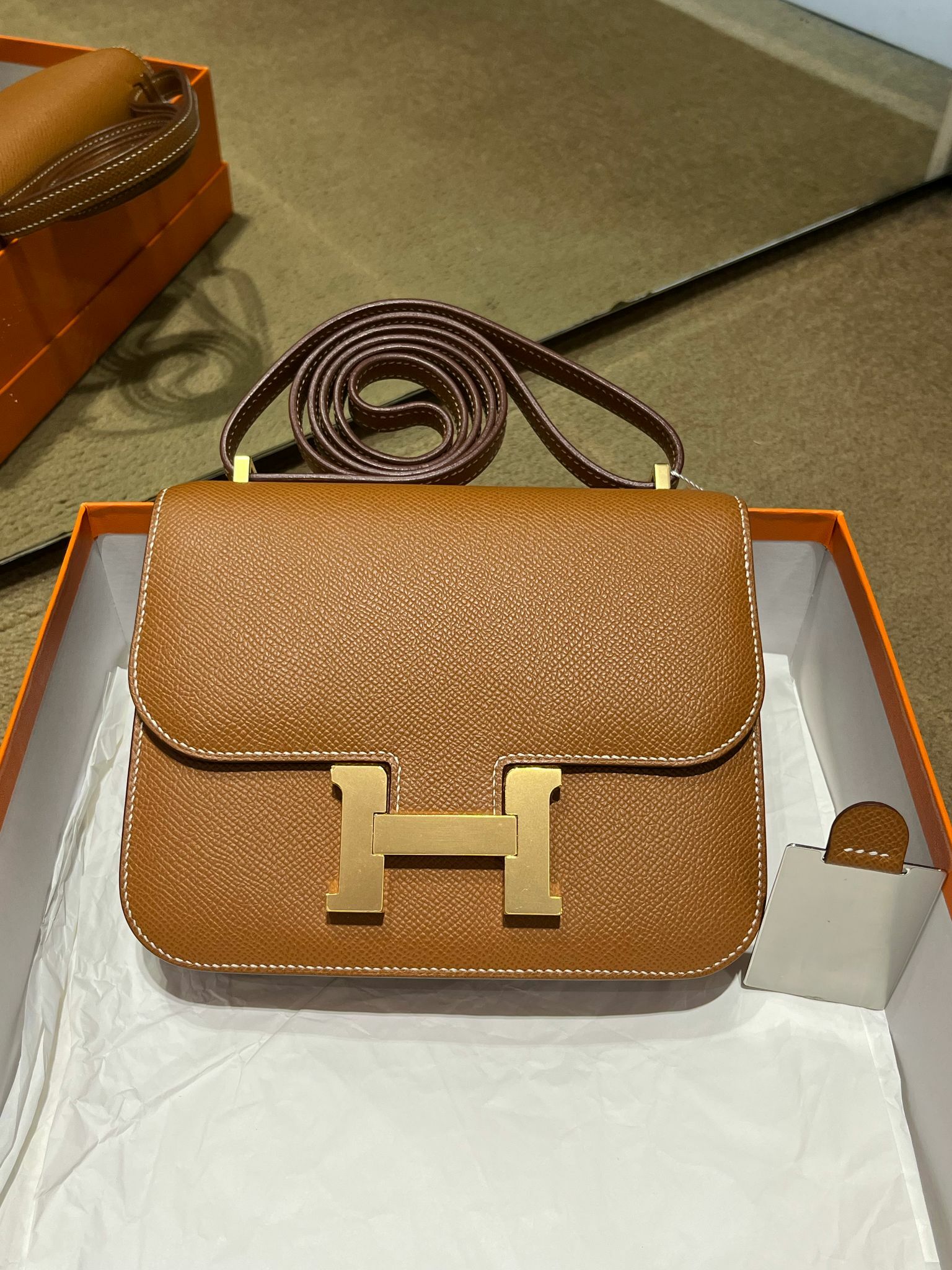 Constance mini mirror 37 gold cc epsom U （二手 99% new）