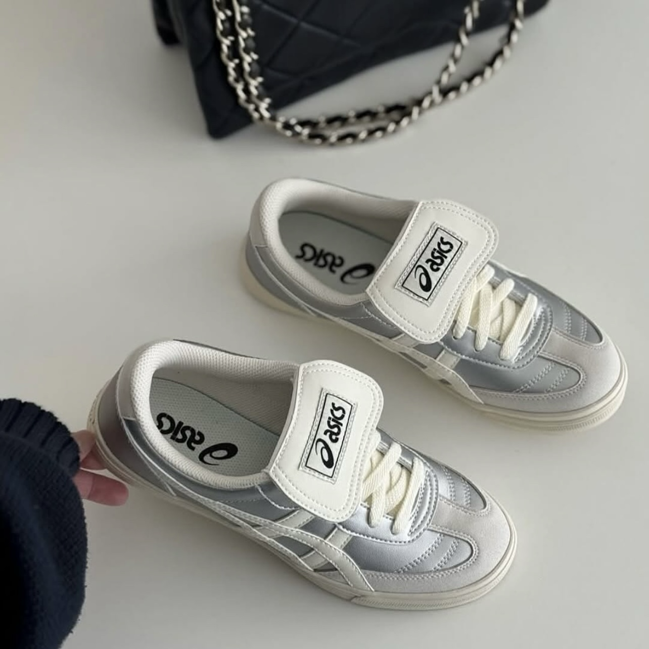 ASICS 亞瑟士 AARON 2.0 液態銀色 奶油底 翻蓋鞋舌 小銀鞋 1203A720-020