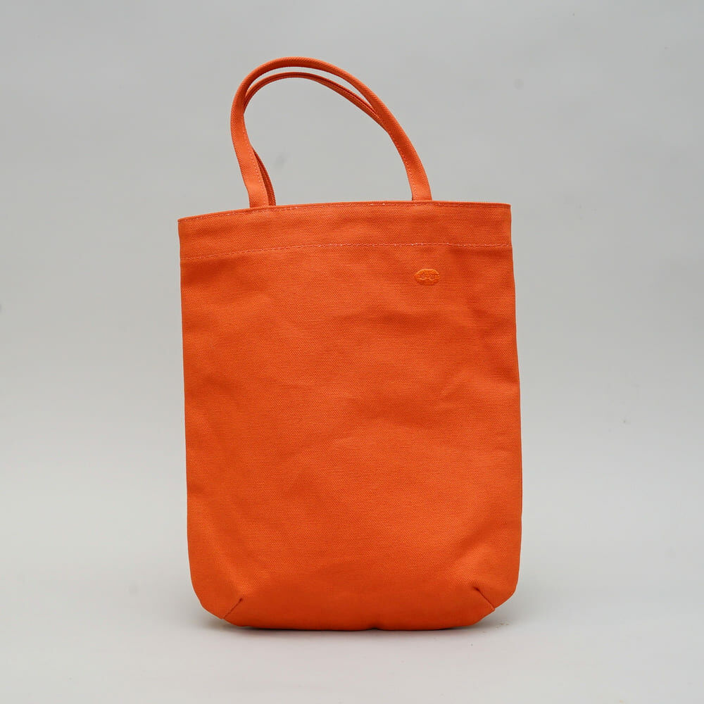 甘單小包柿子橘色帆布手提包正面展示，小巧袋型搭配蘑菇經典剪裁