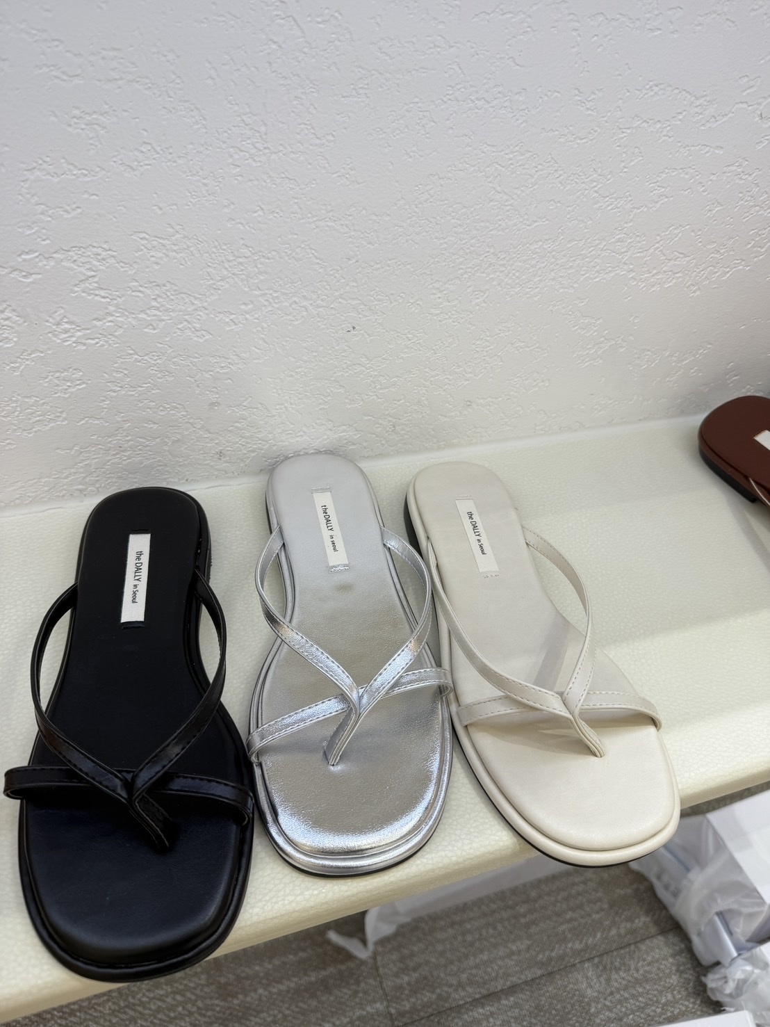 8264 正韓交錯夾腳平底拖鞋