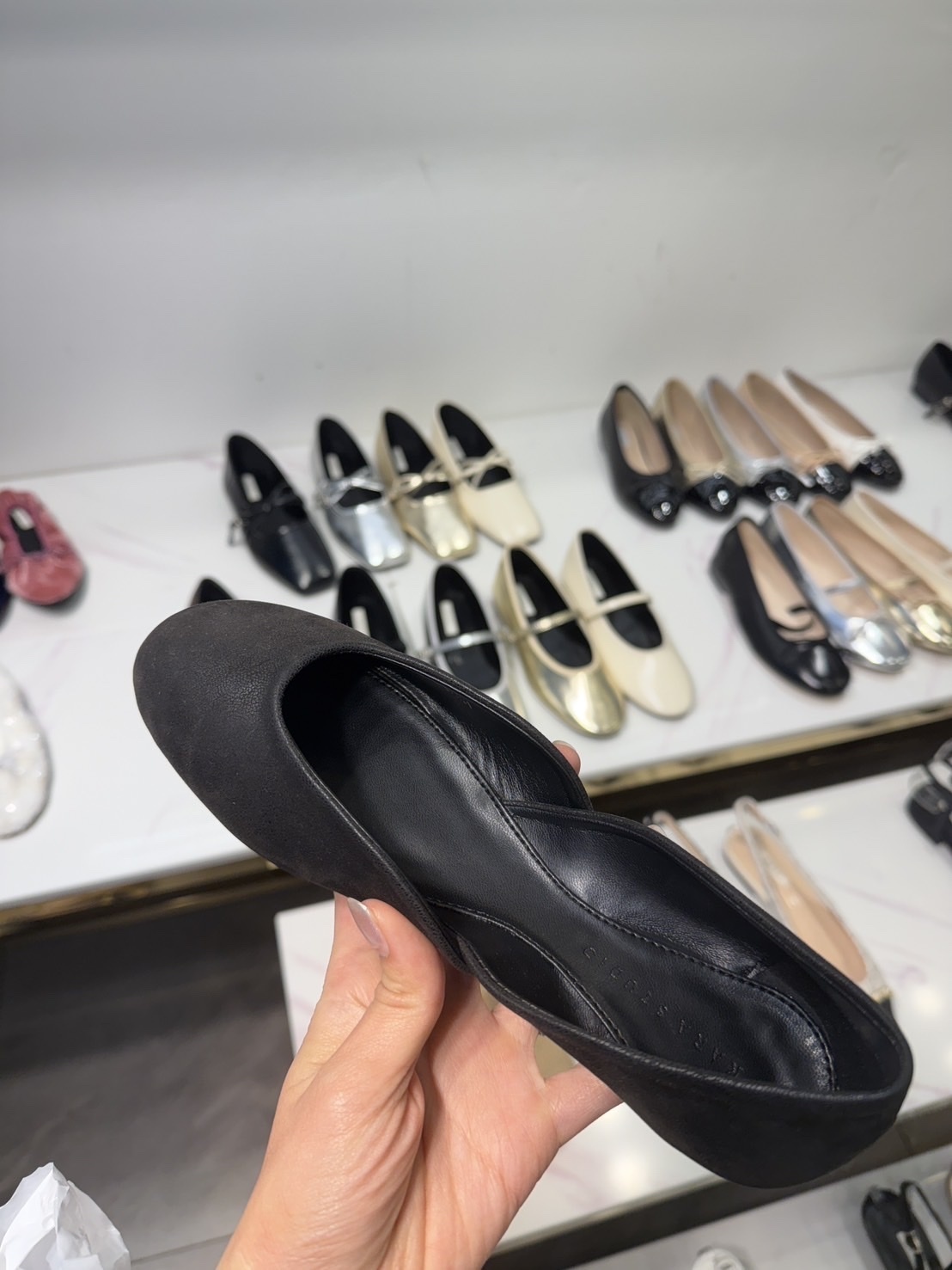 9061 俐落感側空皮革包鞋