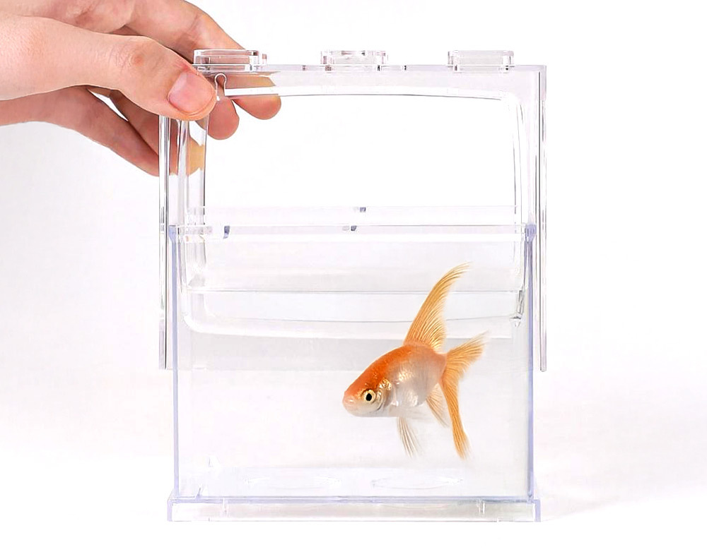 魚缸內部選用高透明壓克力材質，外殼為高等級ABS無毒材料，安全無憂