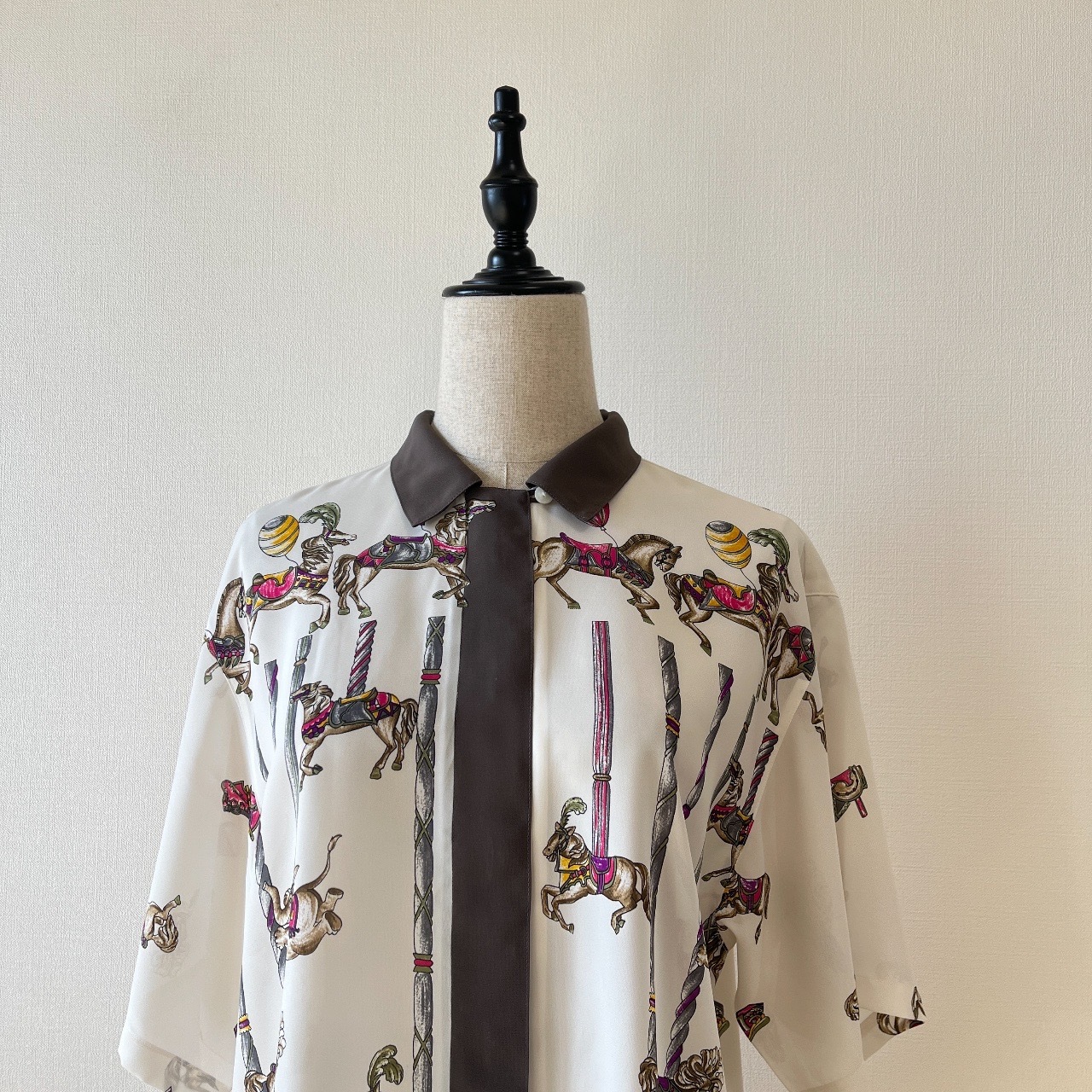 Dana Paris米白色旋轉木馬古著上衣