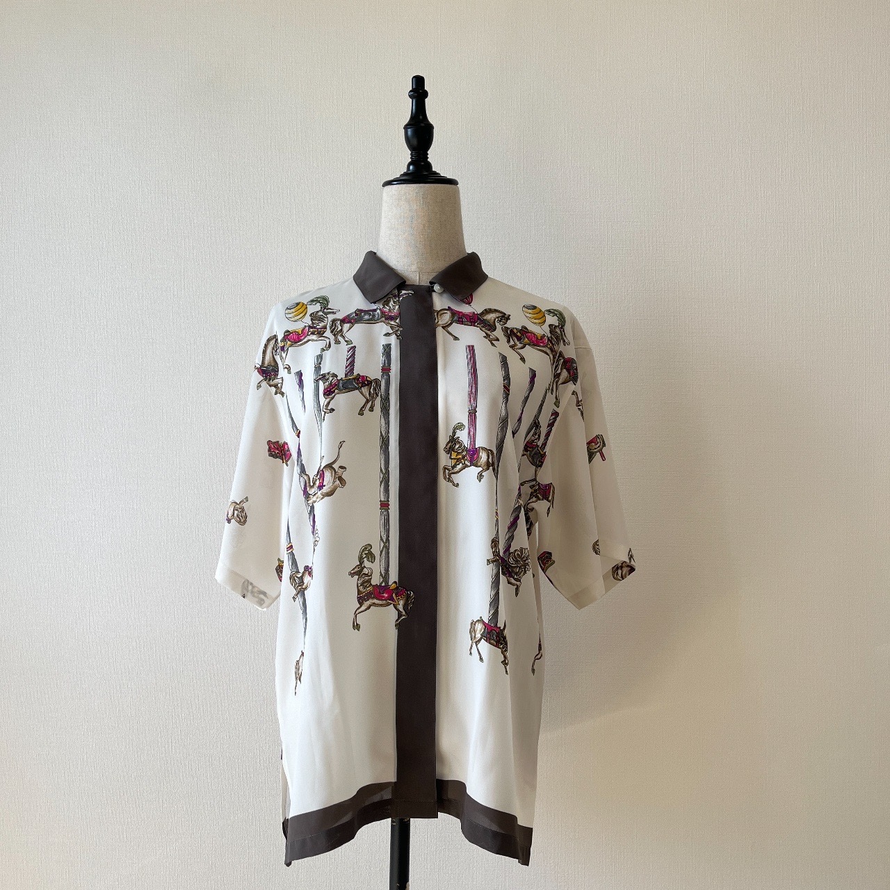 Dana Paris米白色旋轉木馬古著上衣