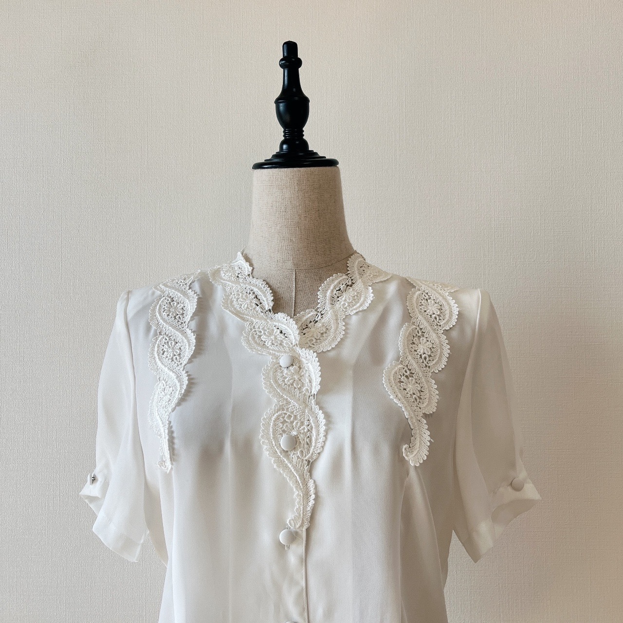 日本製白色短袖刺繡上衣