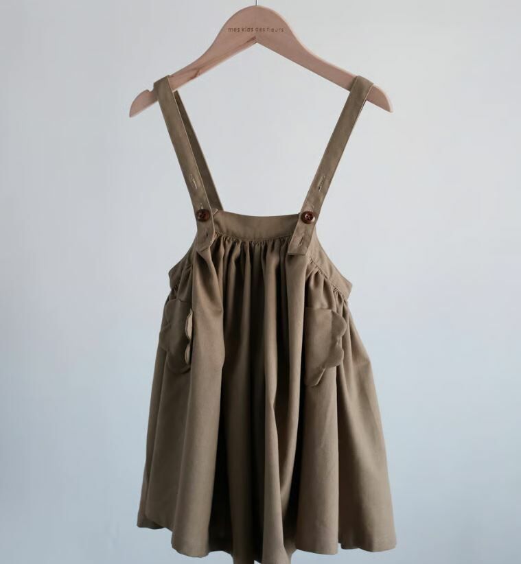 mes kids des fleurs 花朵口袋吊帶裙 overall dress-khaki