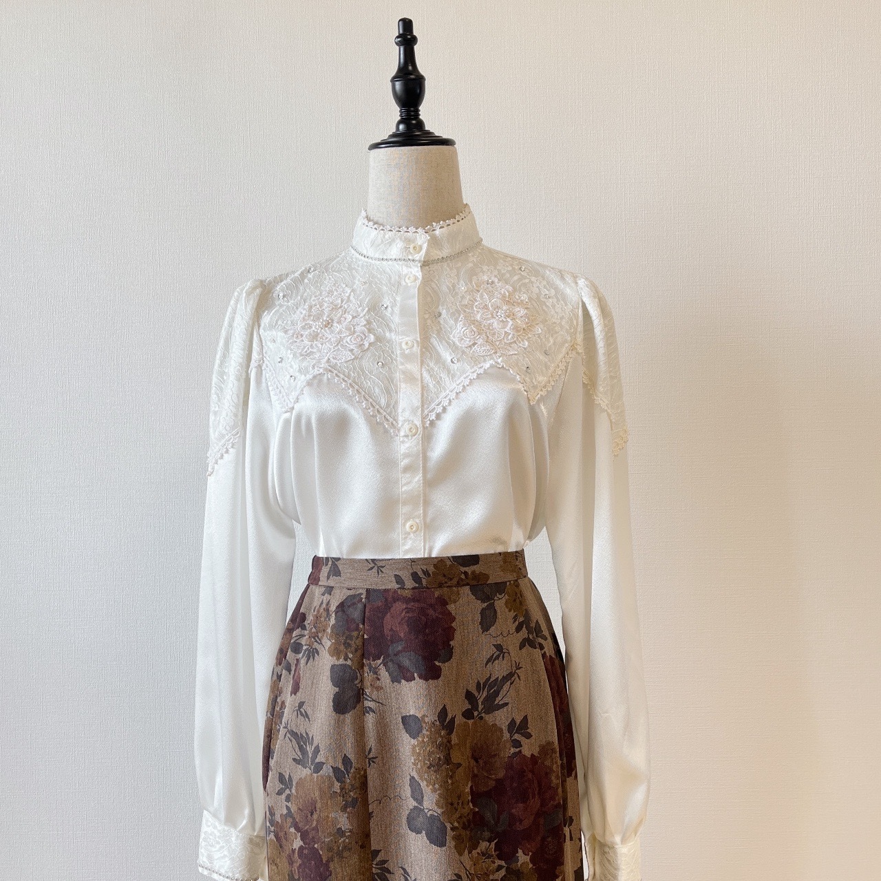 象牙白色高貴珠片及喱士古著上衣