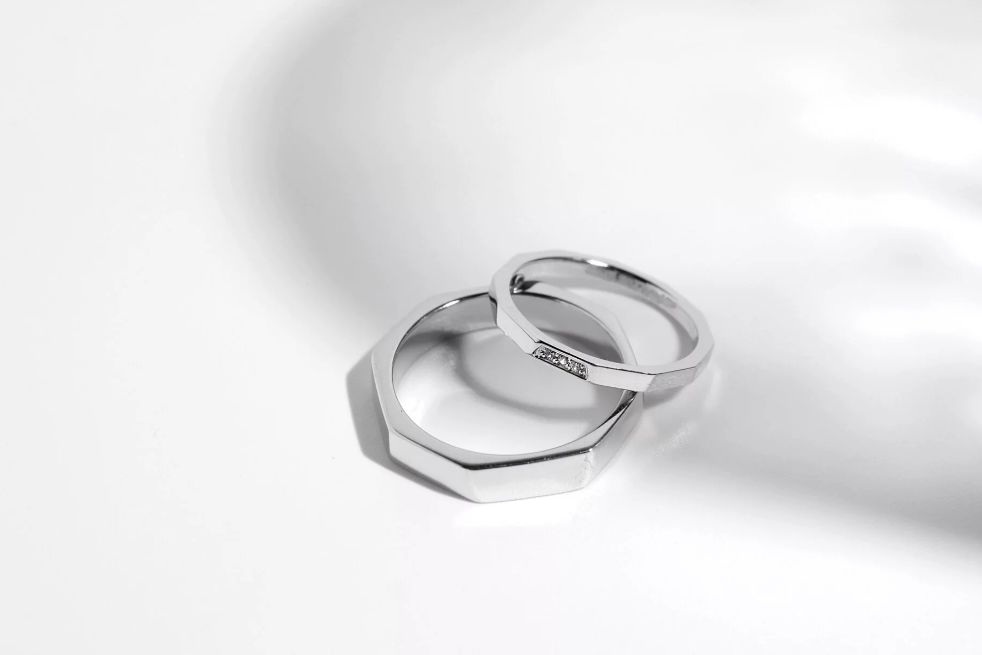 男生戴尾戒與防小人的關係，左右手意義其實大不同