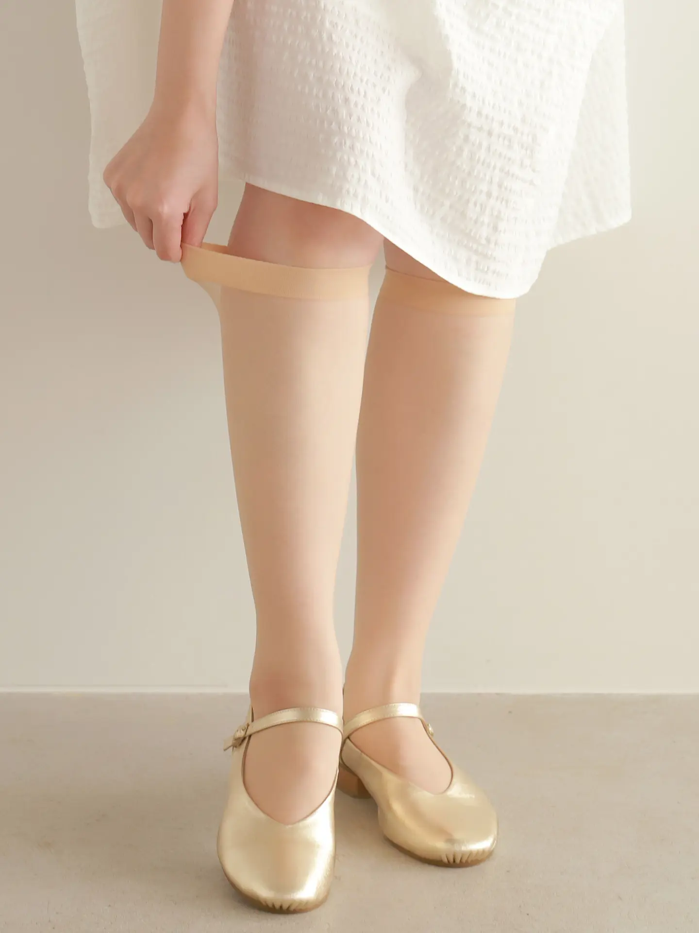 [現貨優惠] 靴下屋 防脫絲親膚及膝絲襪 02淺米