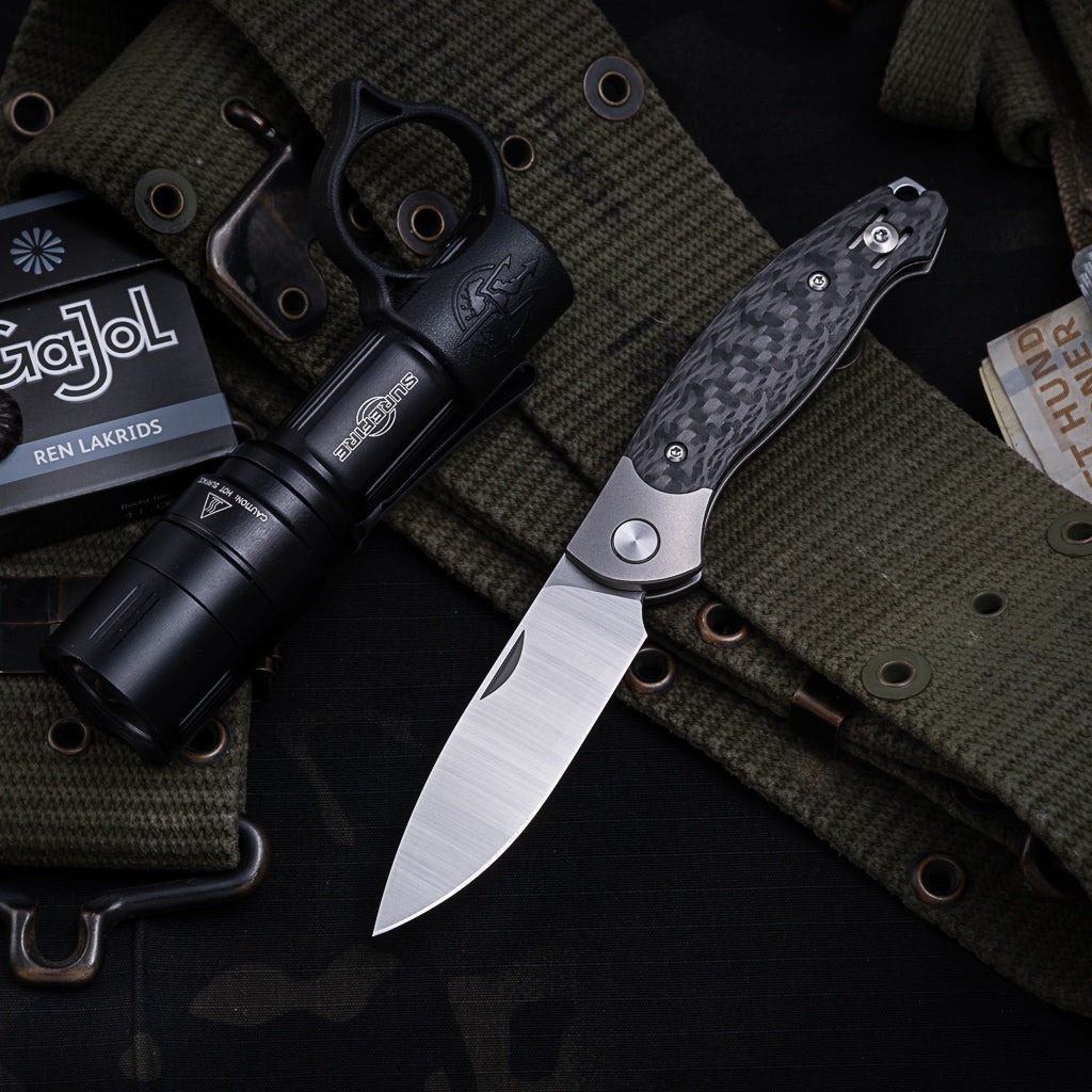 GiantMouse Knives ACE Farley V2 - 碳纖維面版紳士折刀
