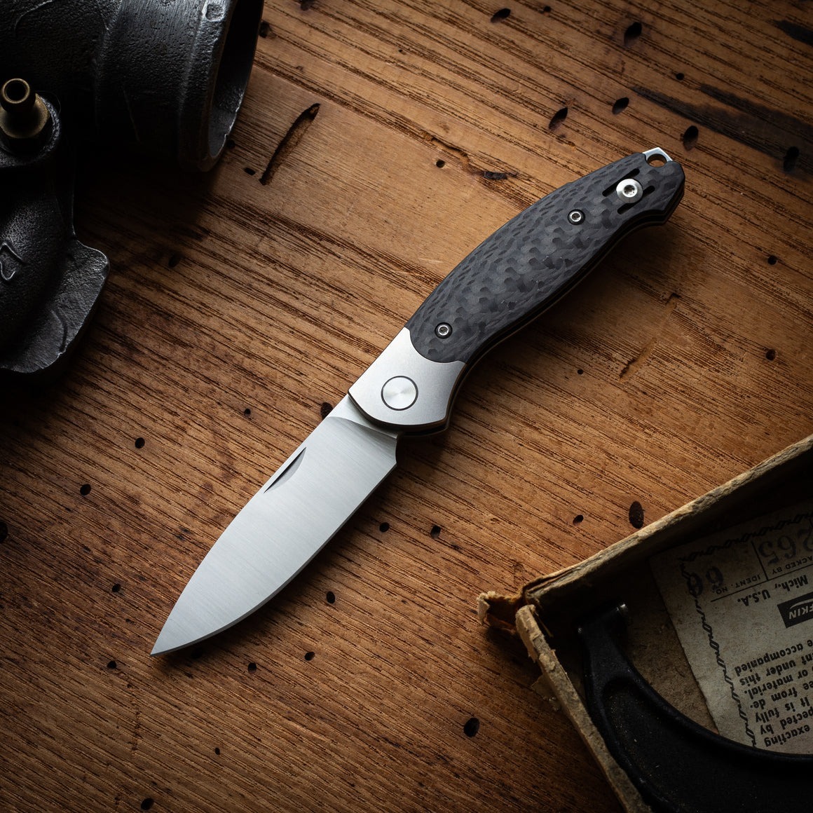 GiantMouse Knives ACE Farley V2 - 碳纖維面版紳士折刀