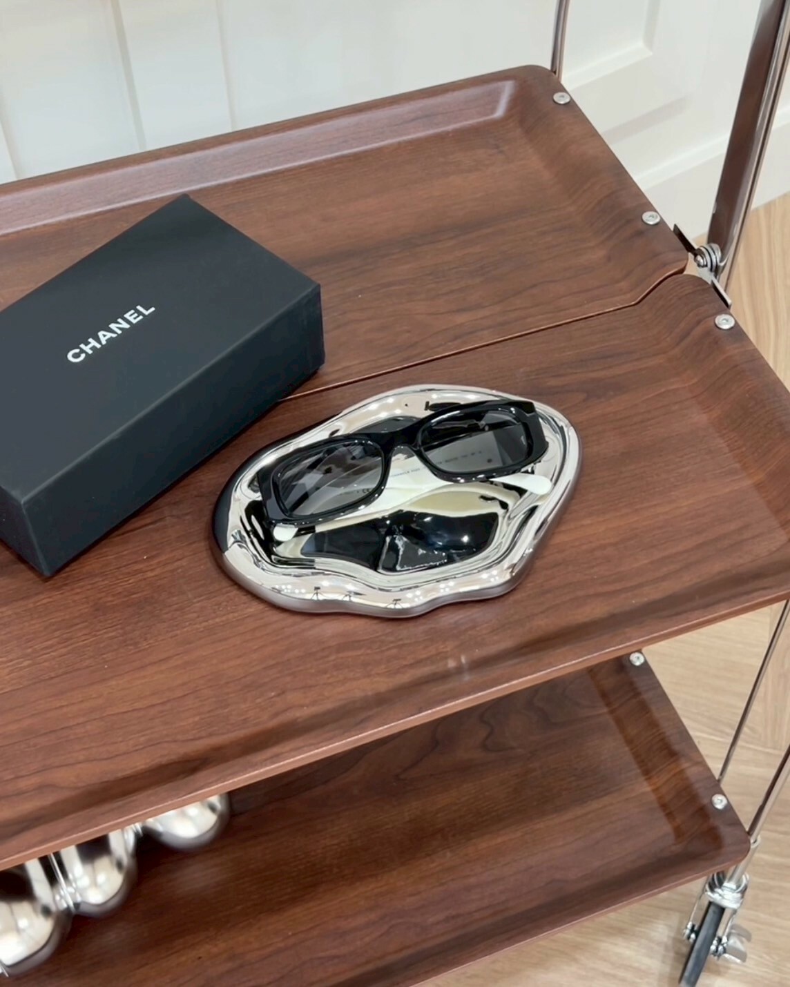 CHANEL｜雙C鏡腿黑白拚色 墨鏡