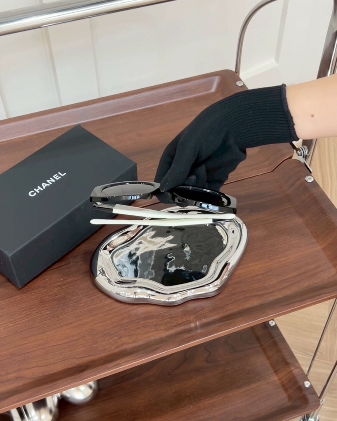 CHANEL｜雙C鏡腿黑白拚色 墨鏡