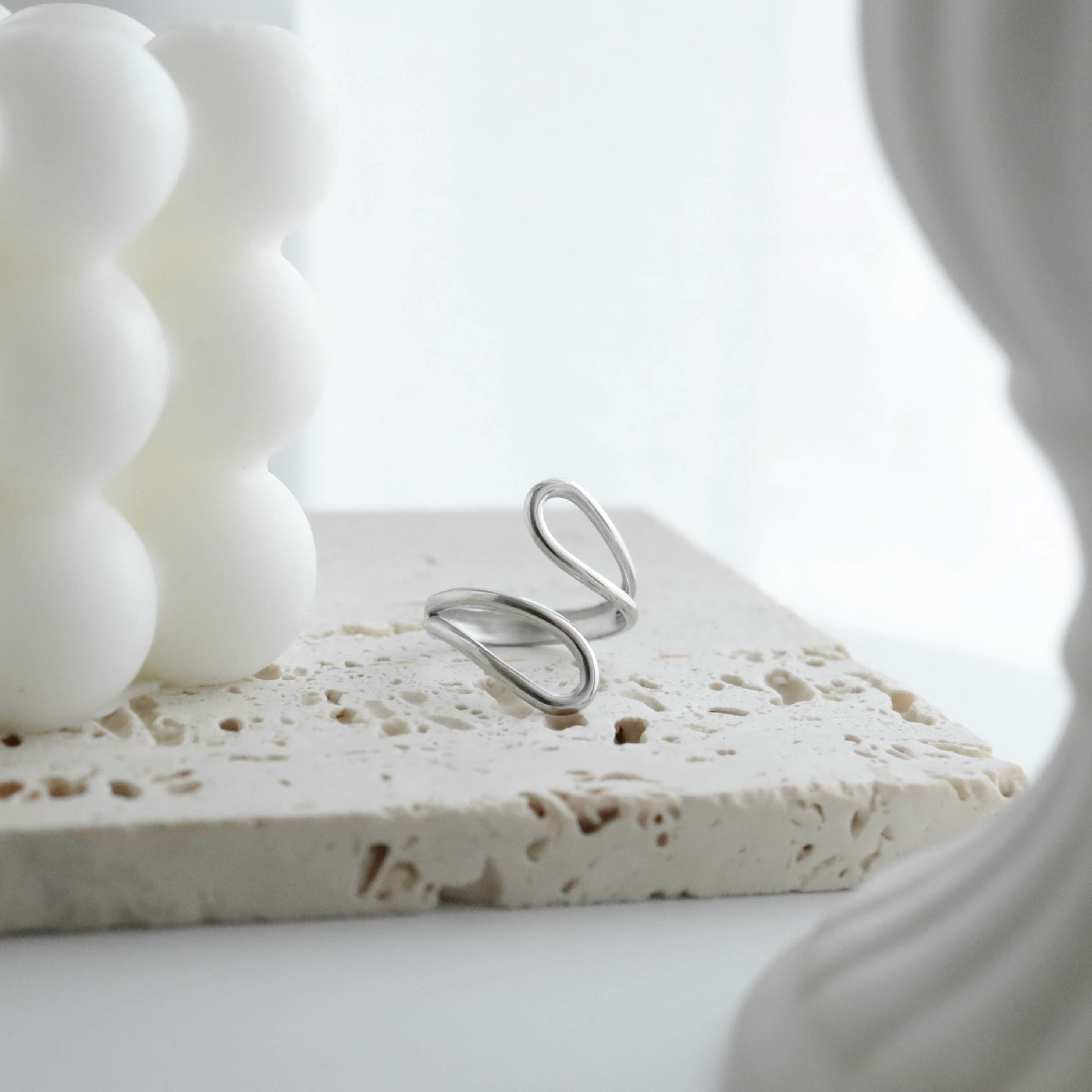 不怕水簍空交錯鋼戒