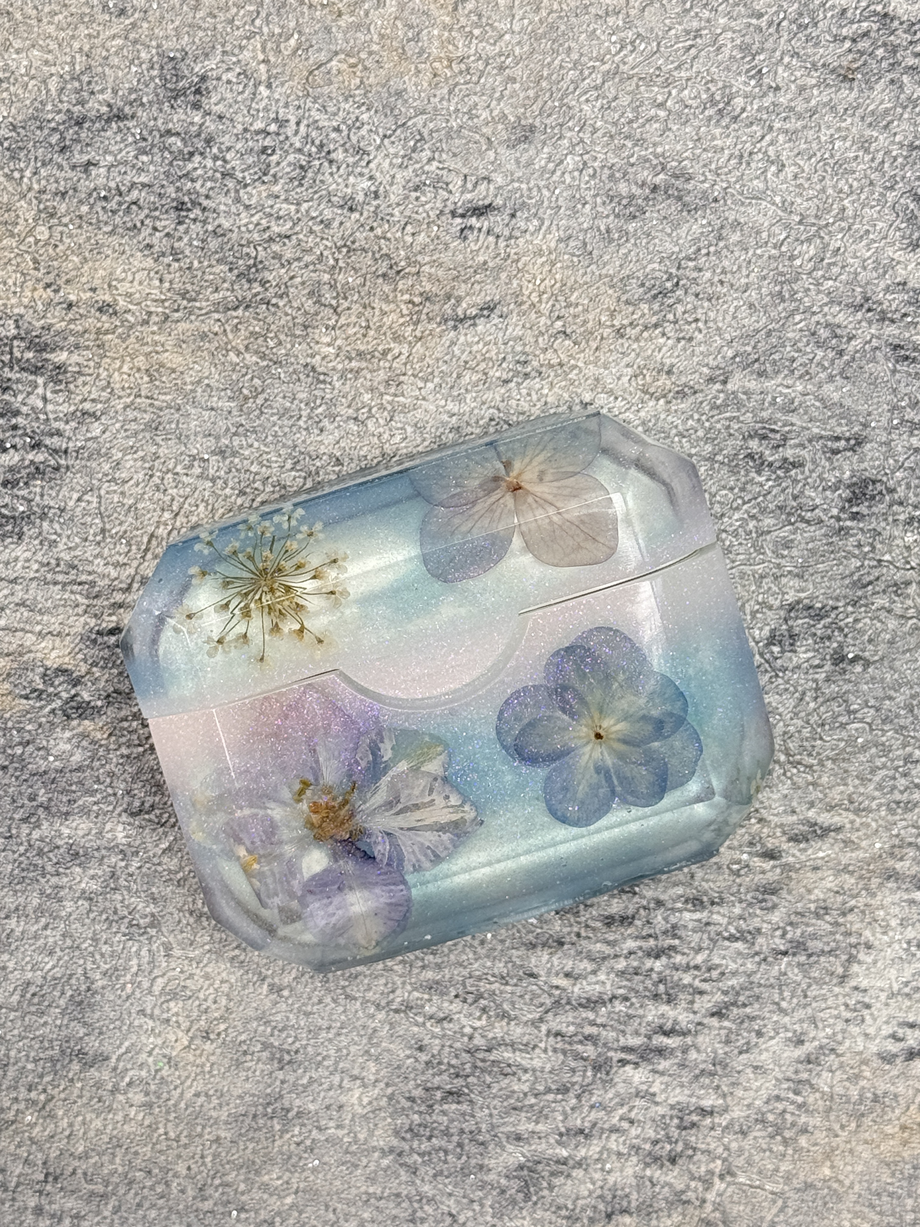 11986 Hydrangea Resin AirPods Pro Case