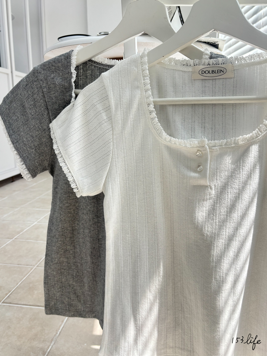 |現貨|🇰🇷小蕾絲愛心釦上衣(2色)