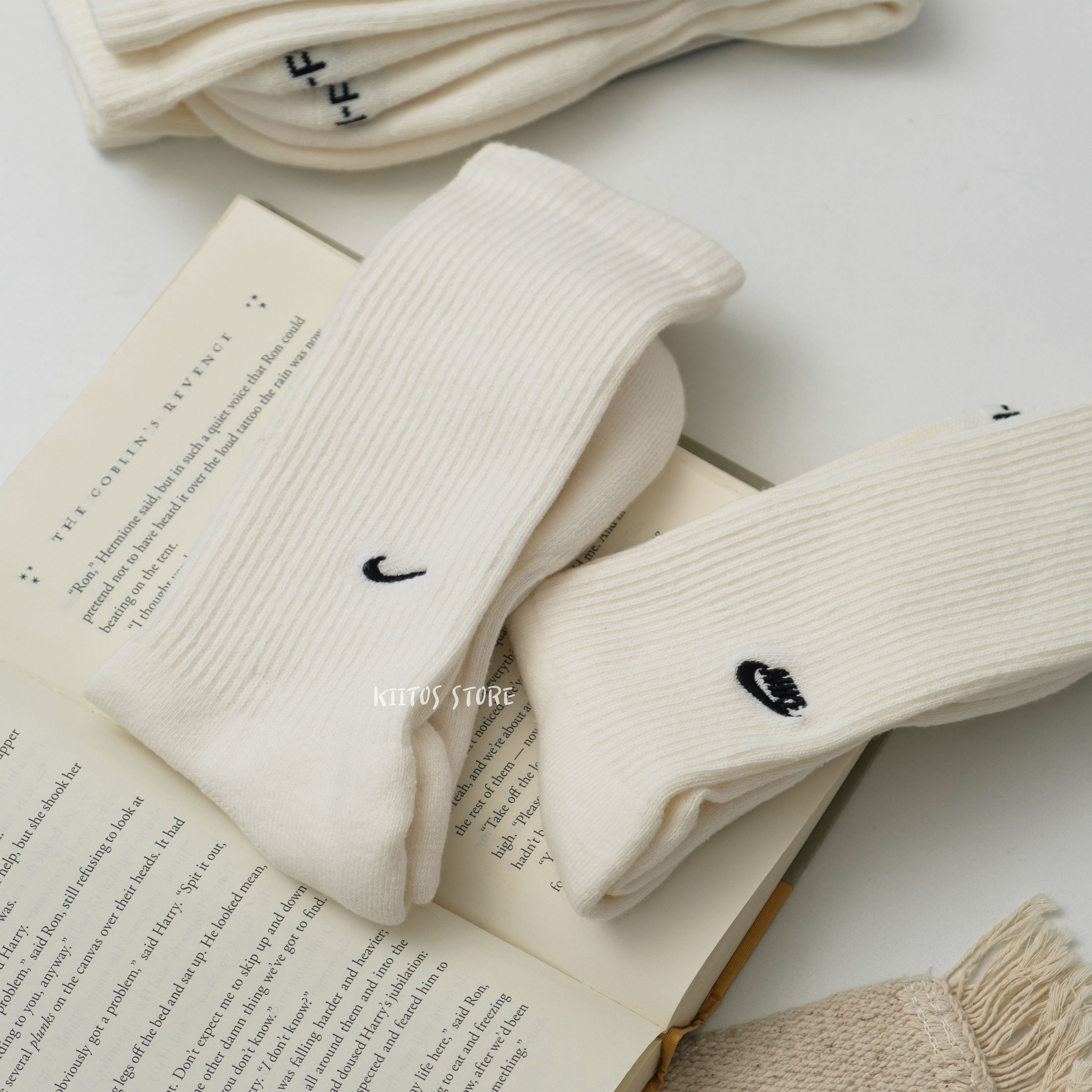 現貨 NIKE EVERYDAY CUSHIONED CREW SOCKS 米白 刺繡小標 中筒襪 長襪 兩入組 FZ3073-133