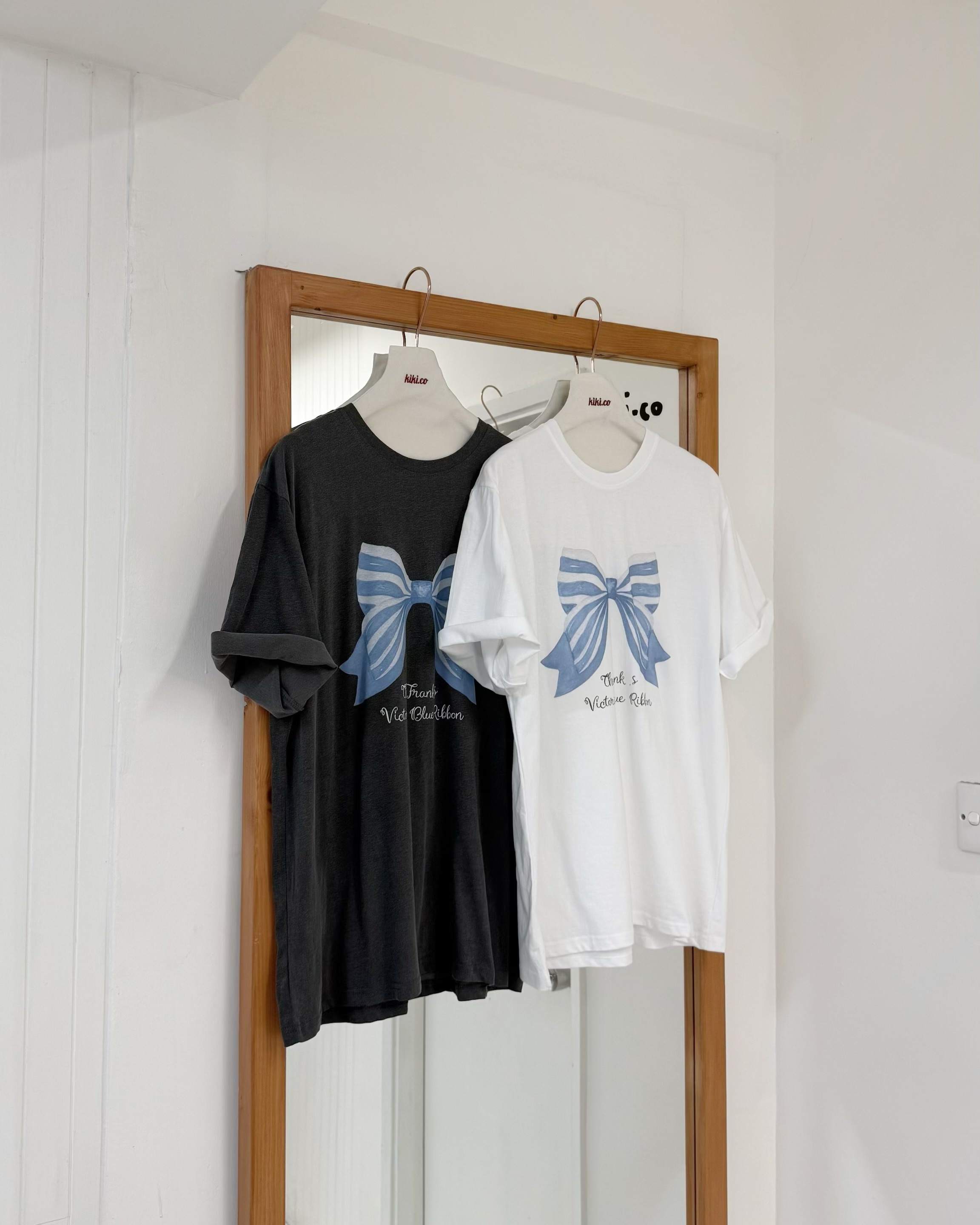 Victoria Blue Ribbon 短袖Tee