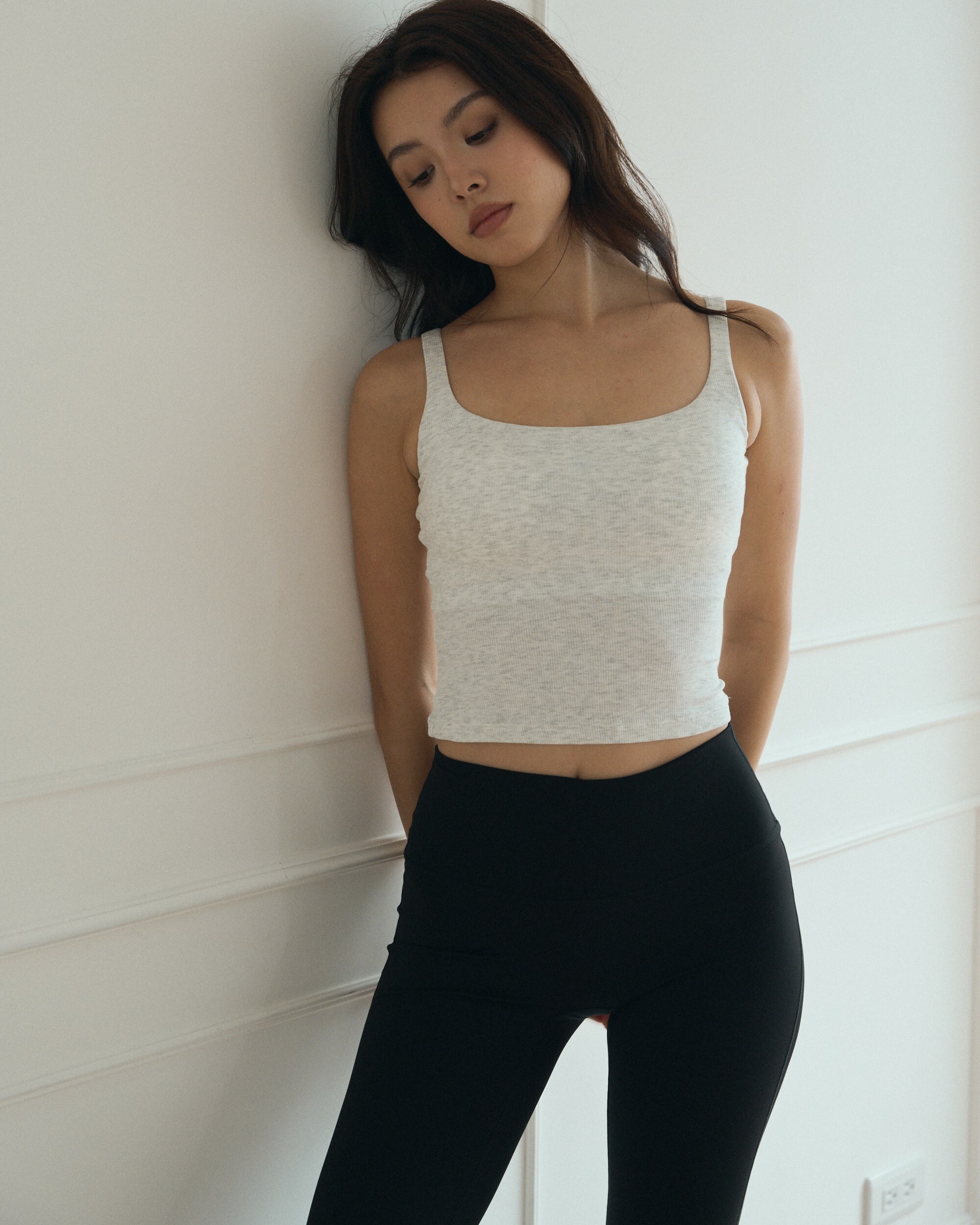 莫代爾羅紋裸感Bra長版背心-白麻灰