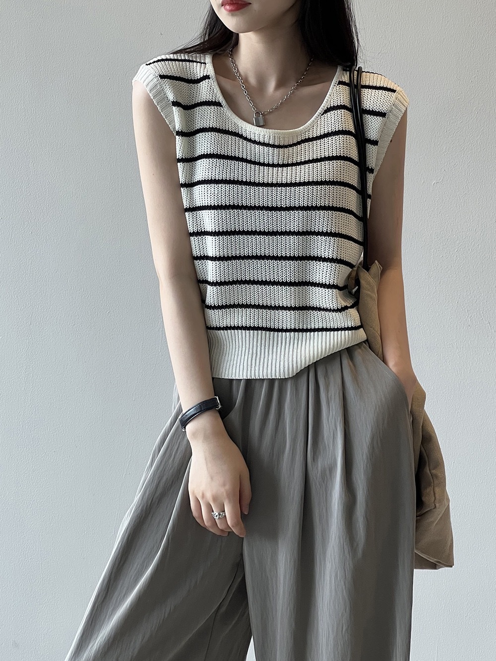 現貨白色、黑色｜簡約七色無袖背心   ˚ ༘