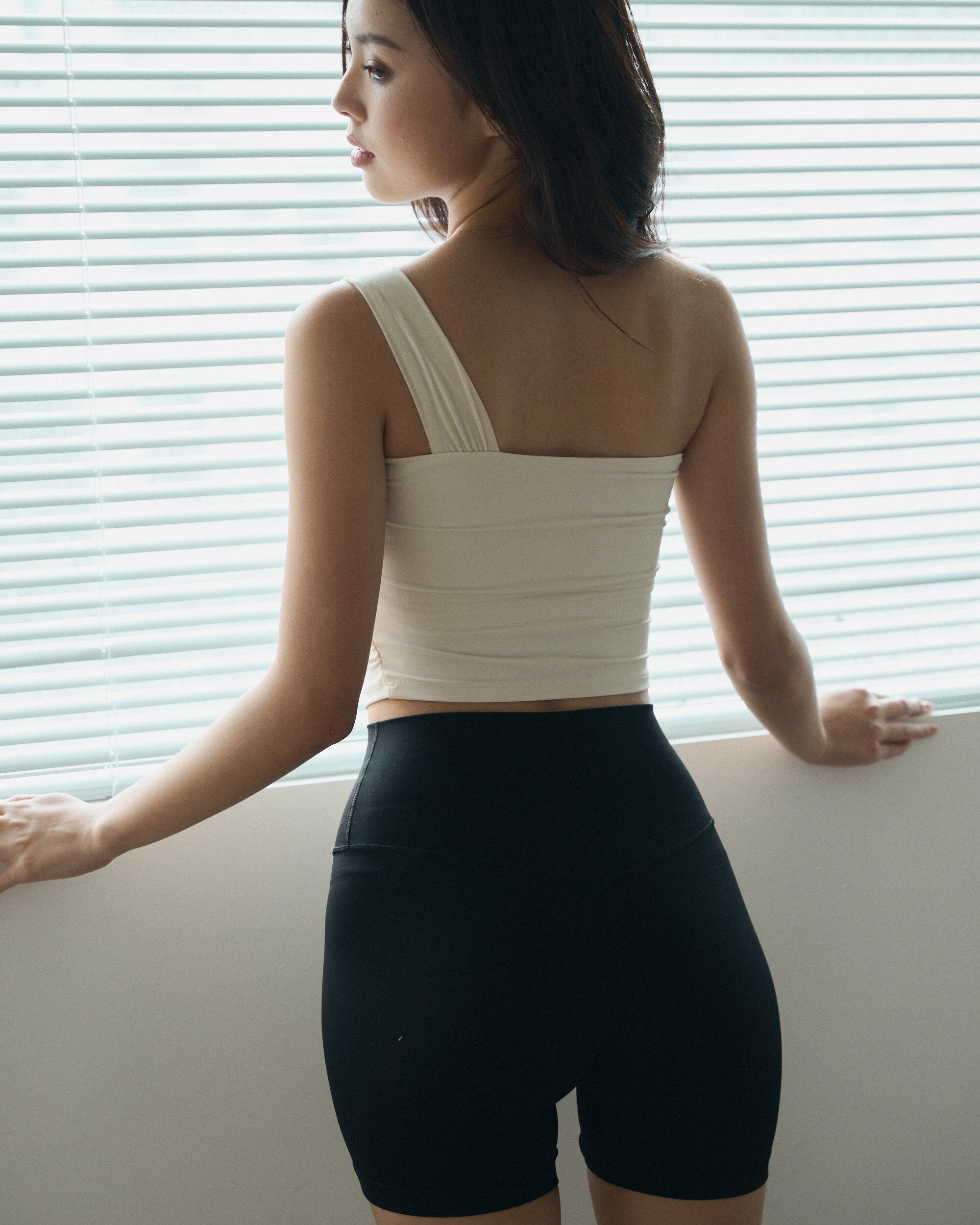 斜單肩彈性網紗Bra運動上衣-奶白