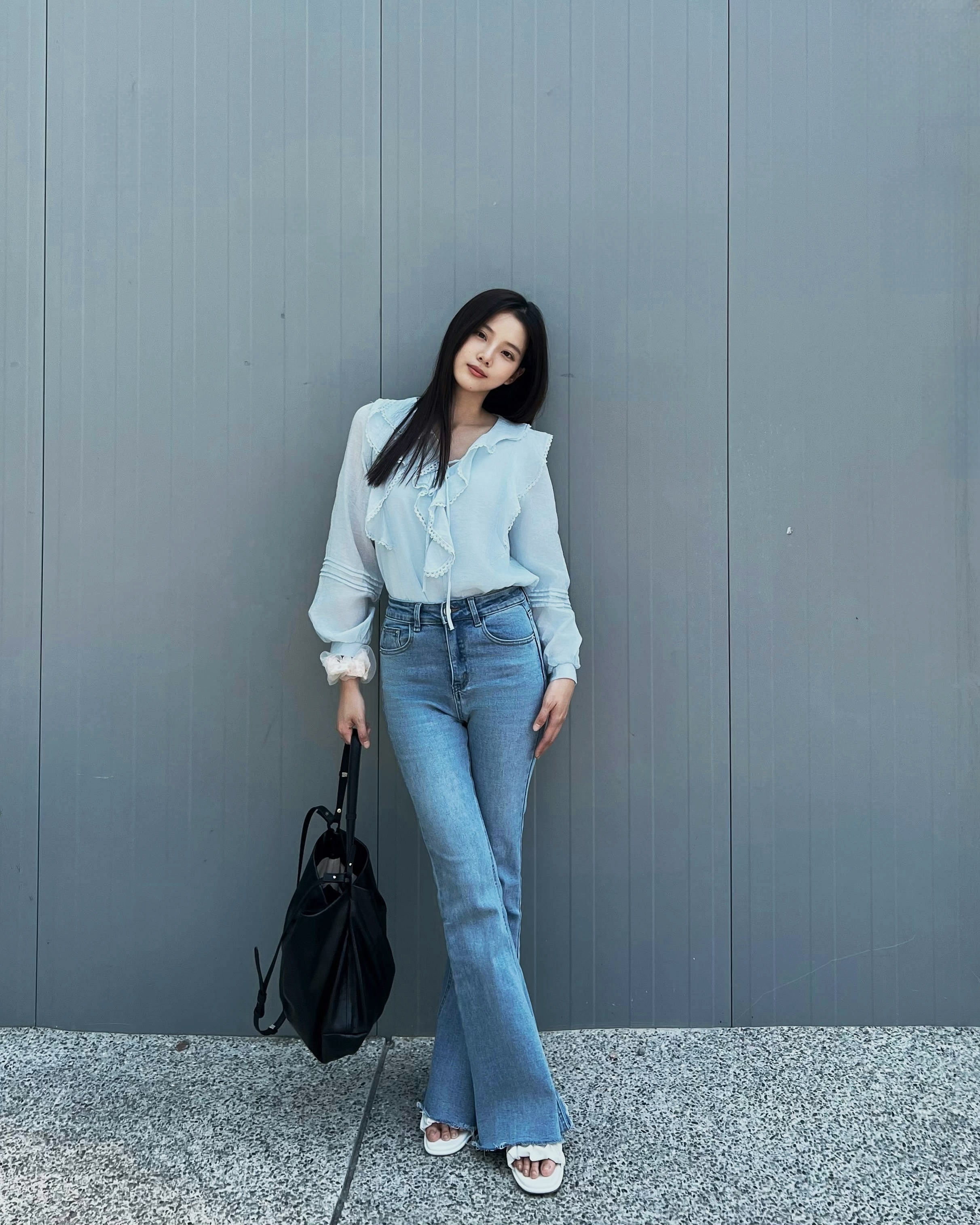 LINA LINA清新優美緹花荷葉滾邊壓摺綁結上衣-柔美藍