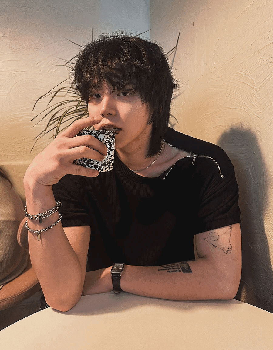 Cave Golji 斜拉鍊短袖T卹