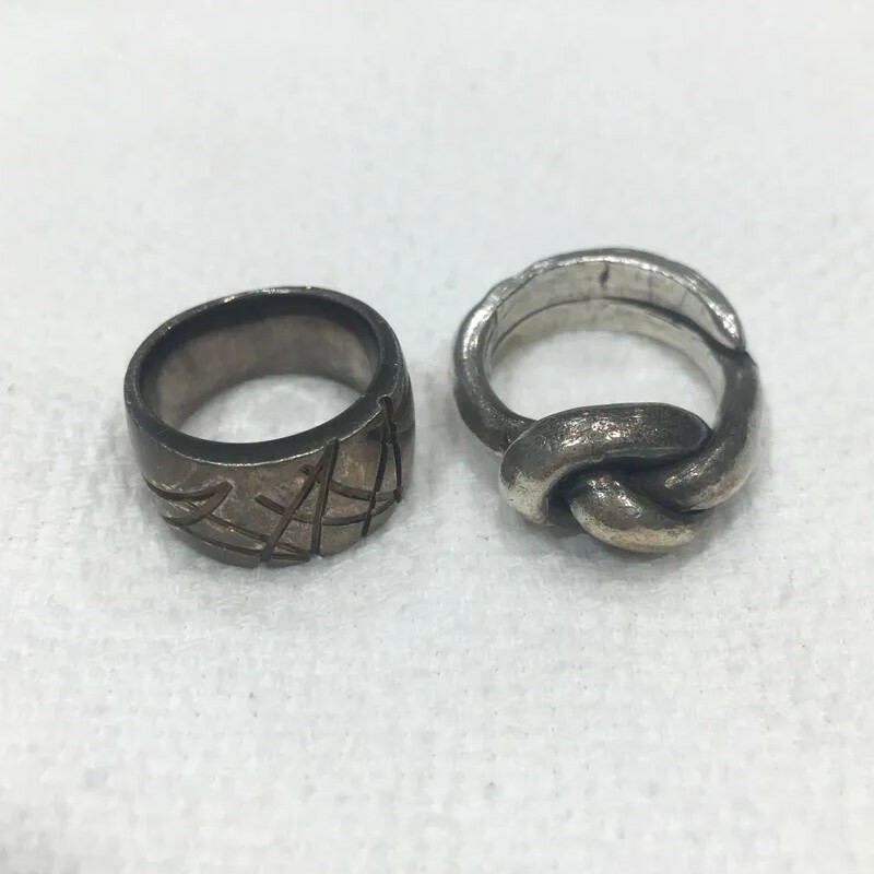合金戒指,因氧化而變黑泛霧