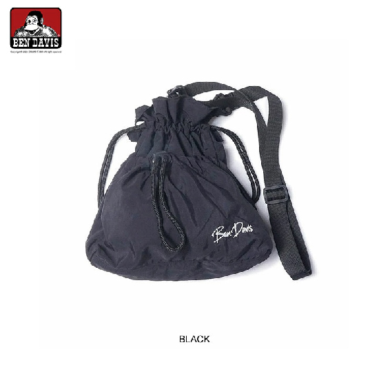 【 BEN DAVIS | 草寫LOGO束口側背袋 - 2色 】
