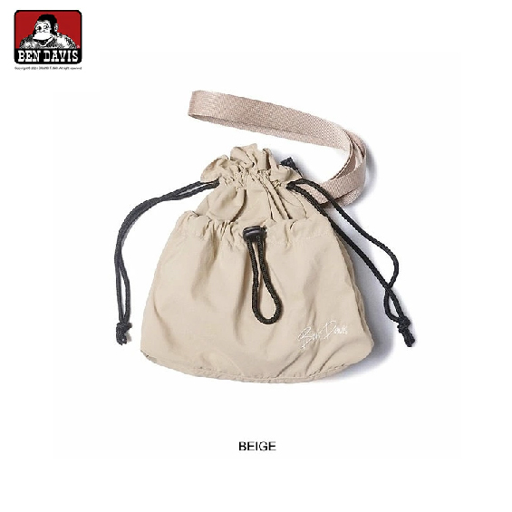 【 BEN DAVIS | 草寫LOGO束口側背袋 - 2色 】