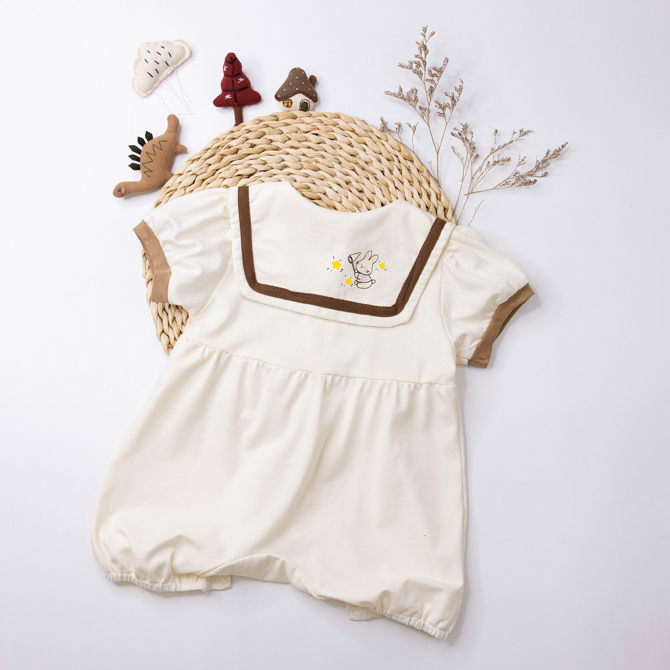 【JG0485】兔兔捉星星質感刺繡布標連身衣