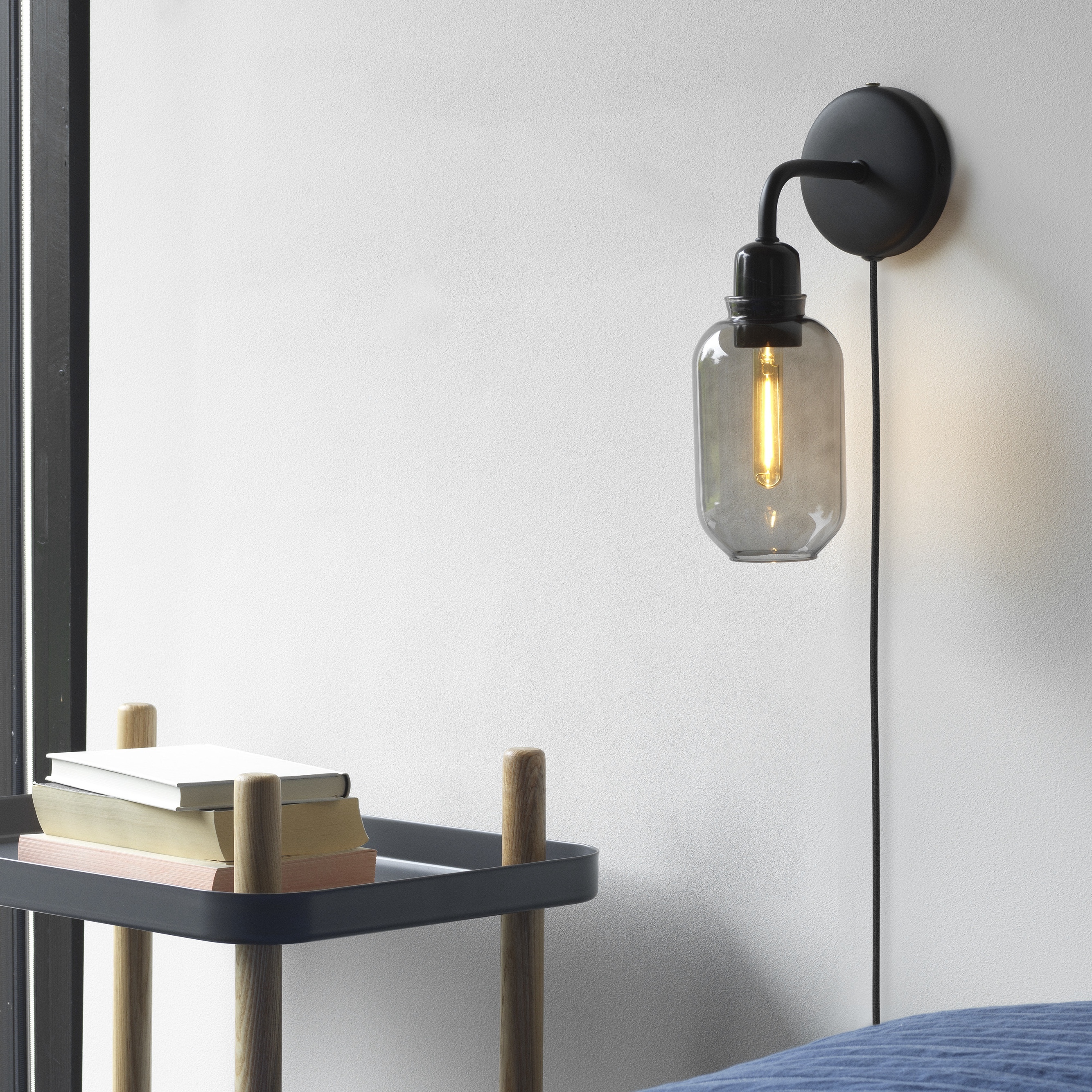 復古真空管 壁燈 - 黑 / 煙燻 by normann Copenhagen