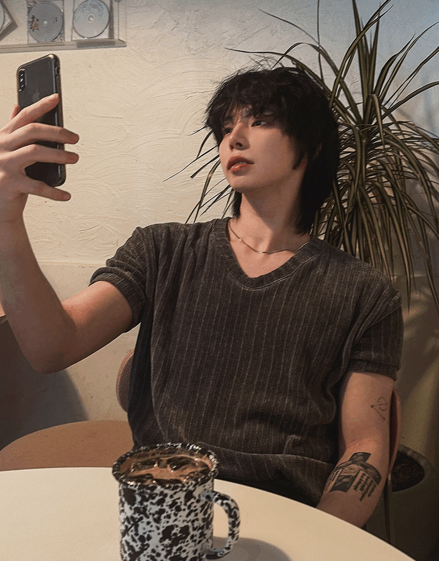 Robert Velour V領短袖T卹