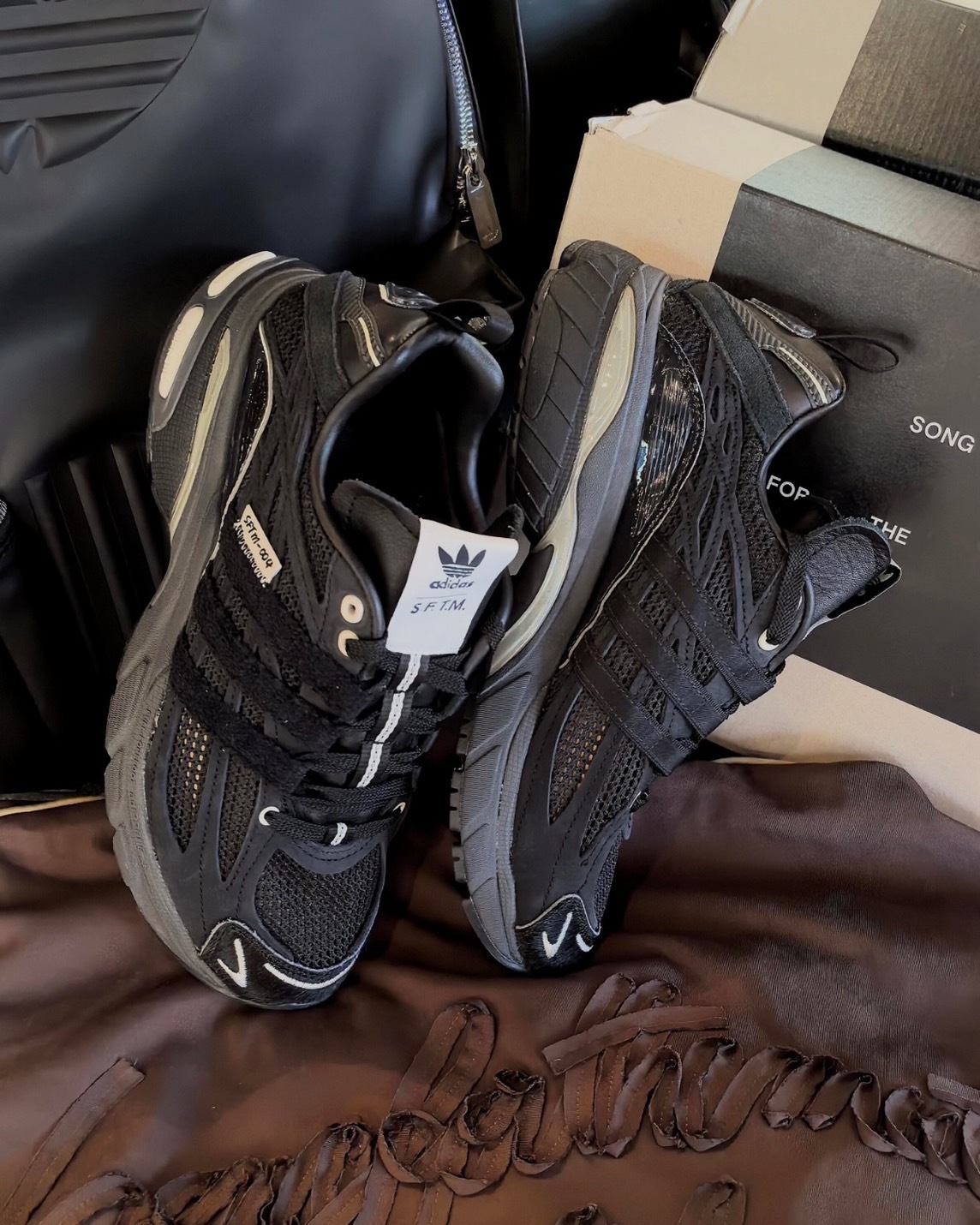 <超帥聯名>Song For The Mute X Adidas Originals adistar Cushion 麂皮 聯名 黑色
