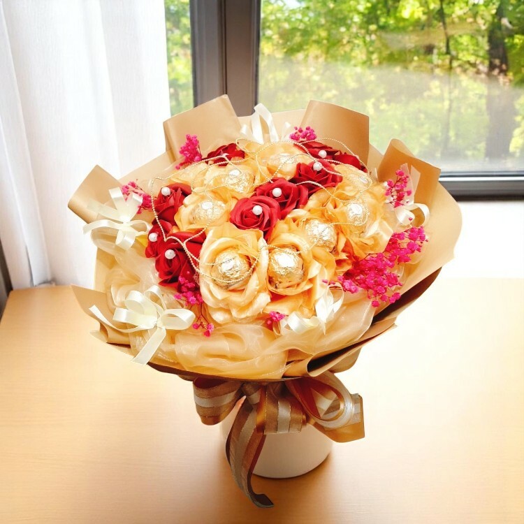 金色珍珠香皂花金莎花束,珍貴如你,soapflower-Ferrero-Rocher-chocolate-bouquet