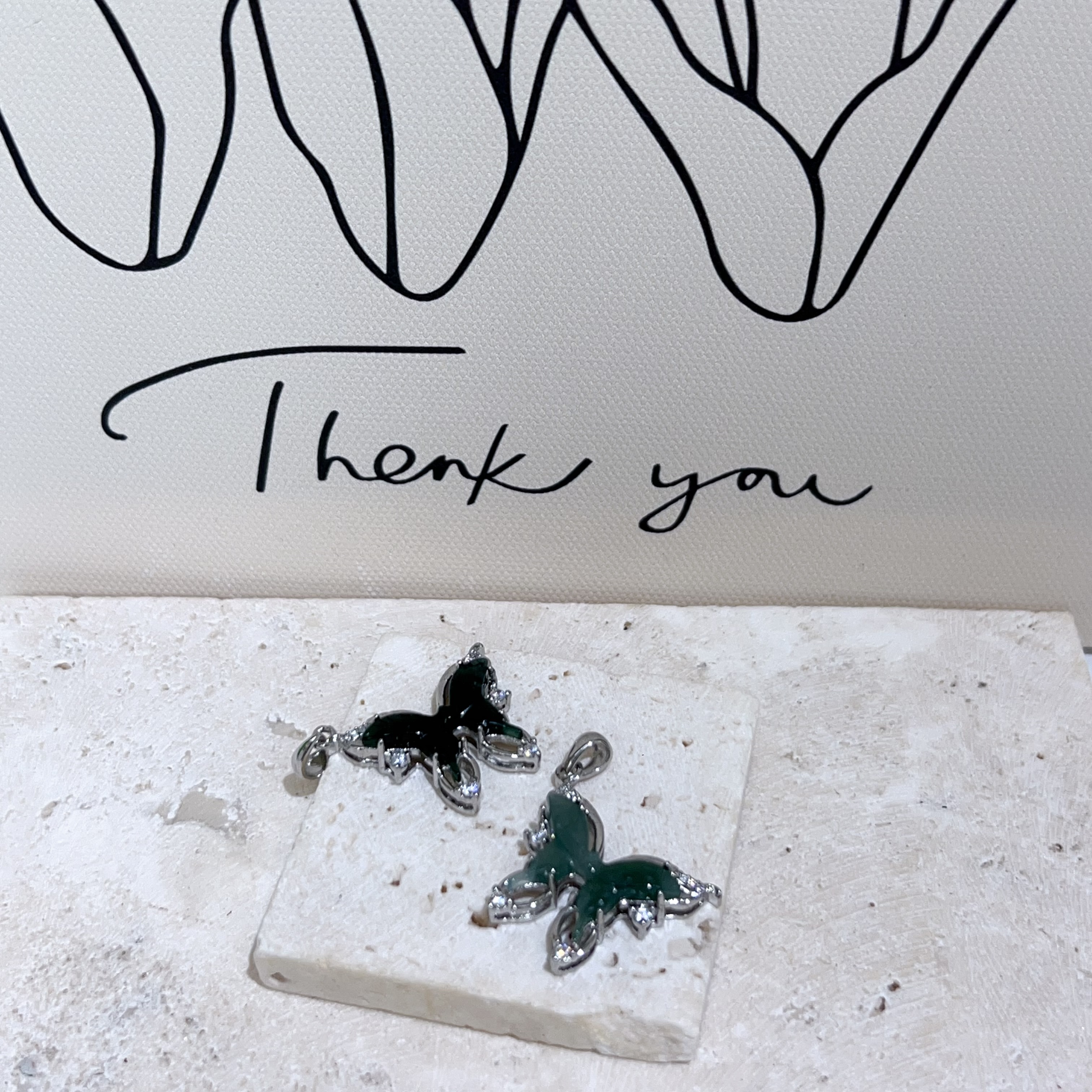 翡翠蝴蝶閃閃銀色吊墜