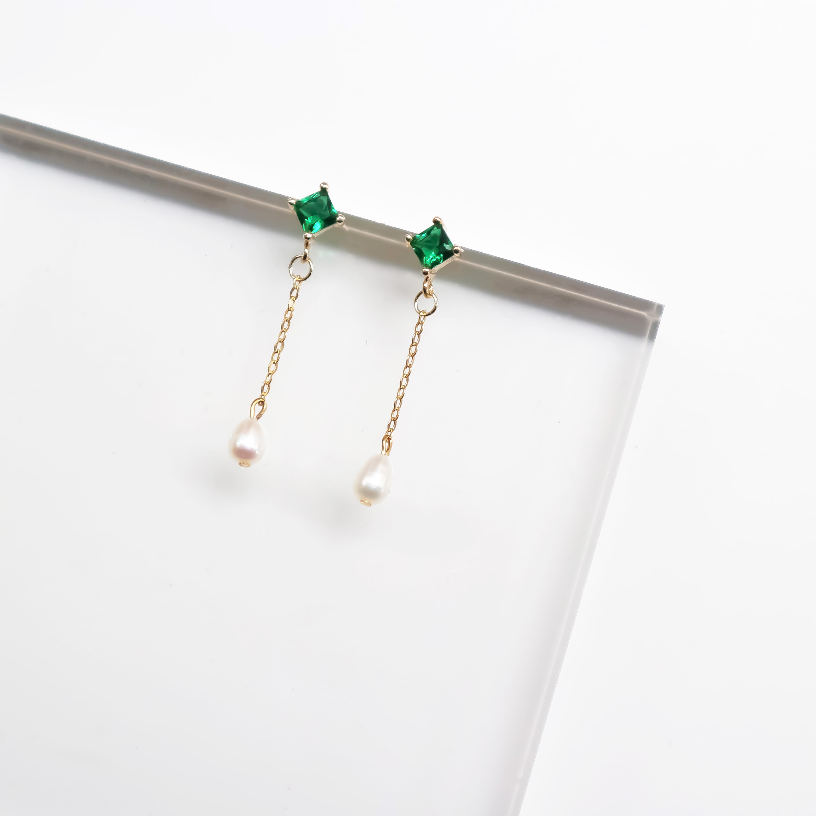 綠鋯石垂墜小珍珠 耳環