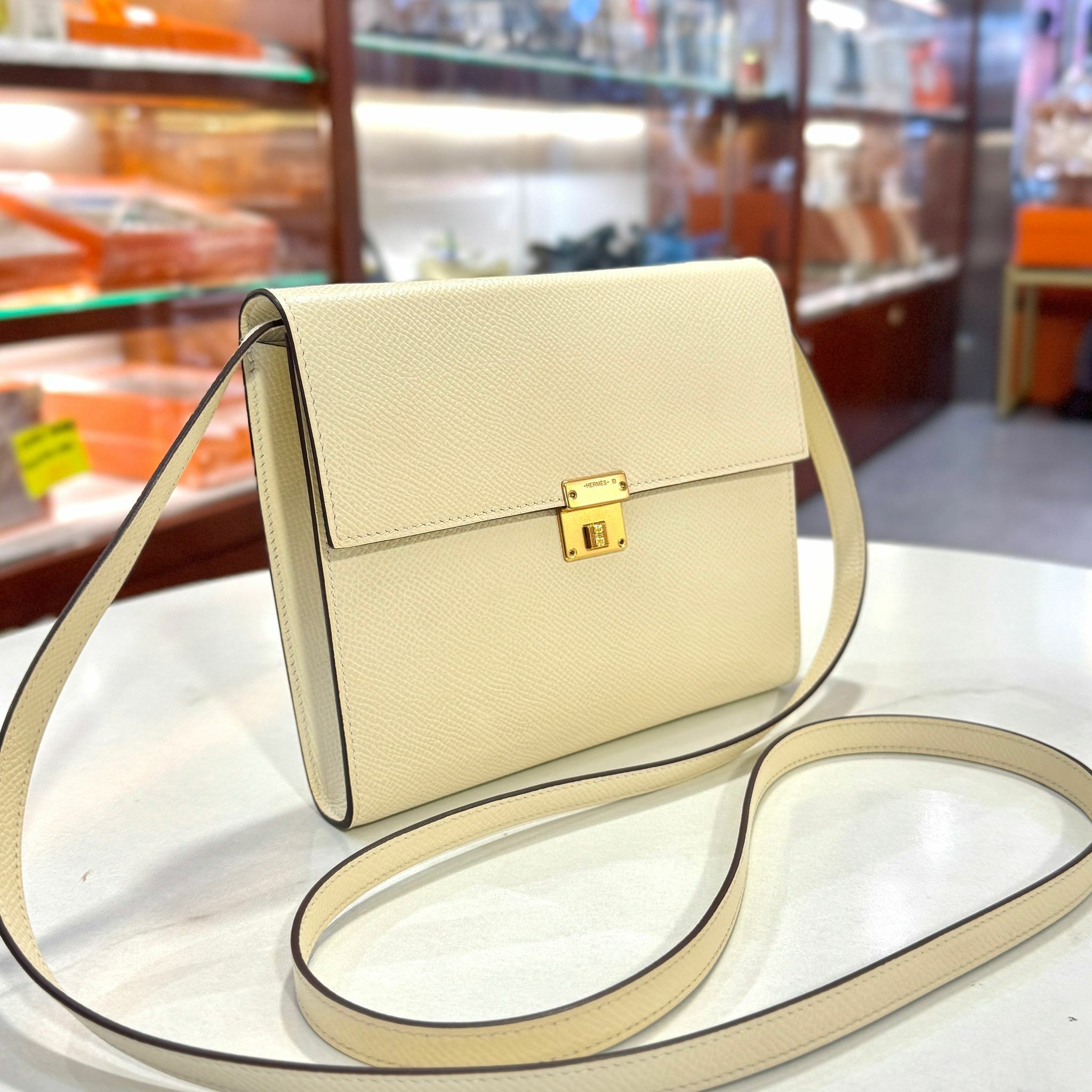 99%NEW二手HERMES斜揹袋 U刻 CLIC 16 奶油白EPSOM皮/金扣 I2/NATA GHW H073509CDI2 #香榭站正品