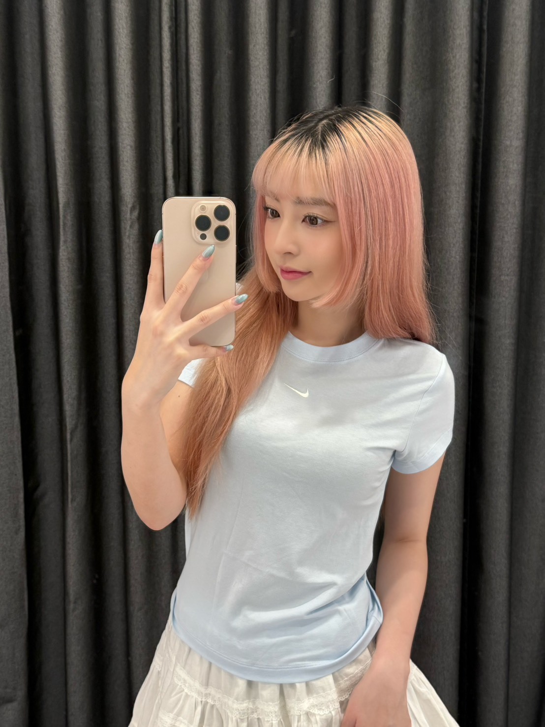 NIKE 刺繡小勾 微短版上衣