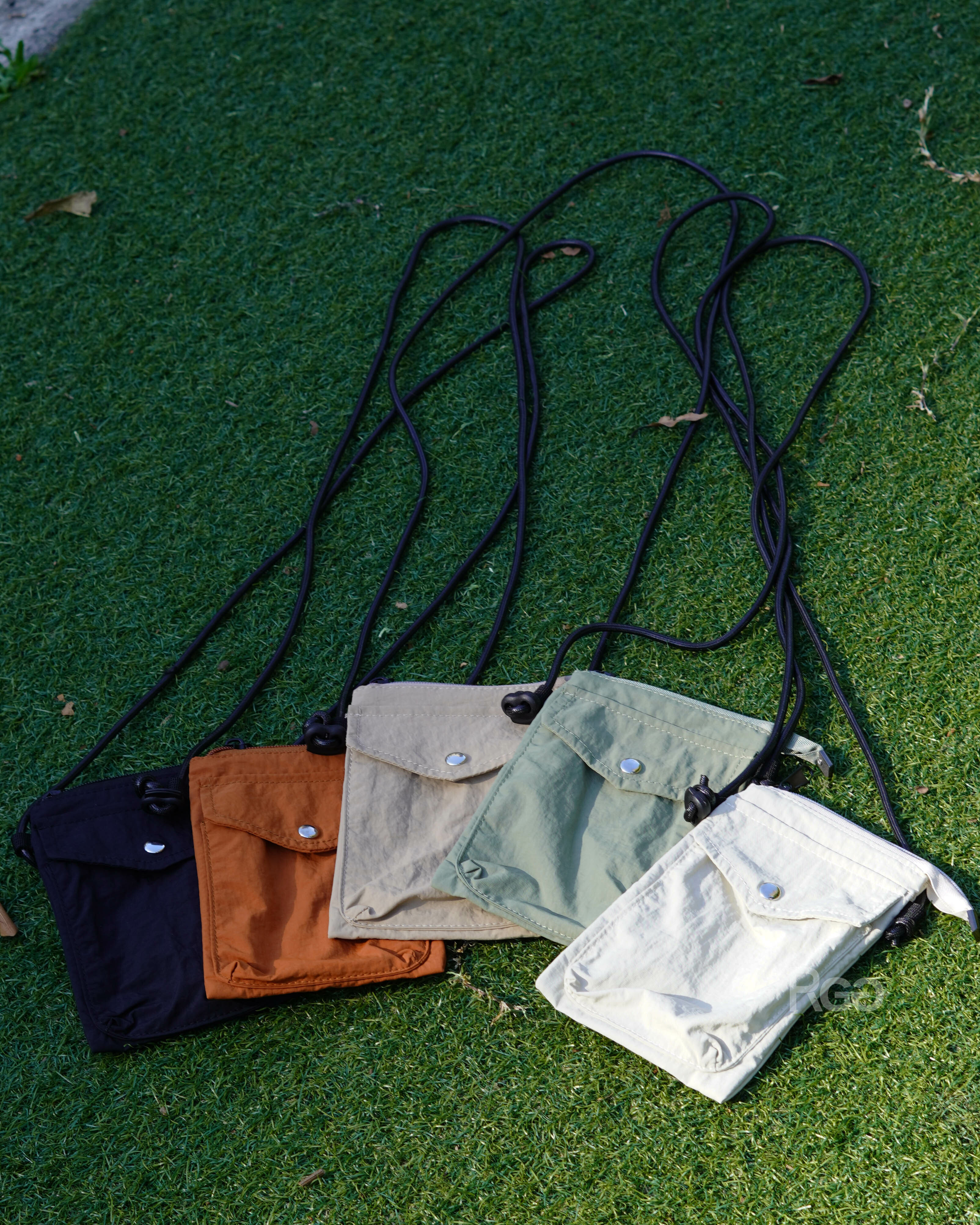 超輕量防潑水尼龍側背小包