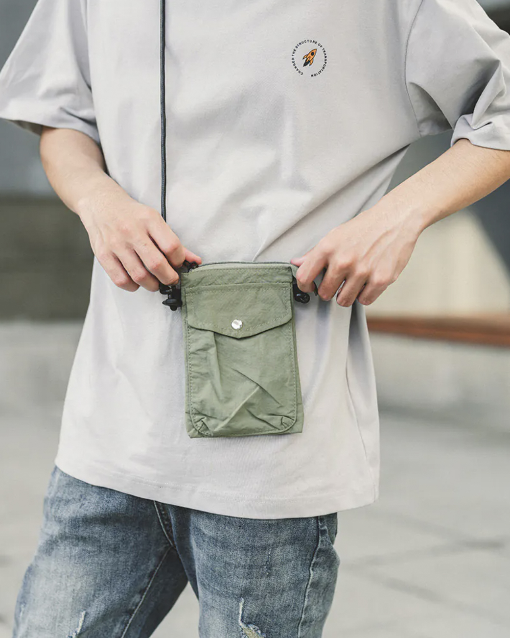 男模背超輕量防潑水尼龍側背小包綠色