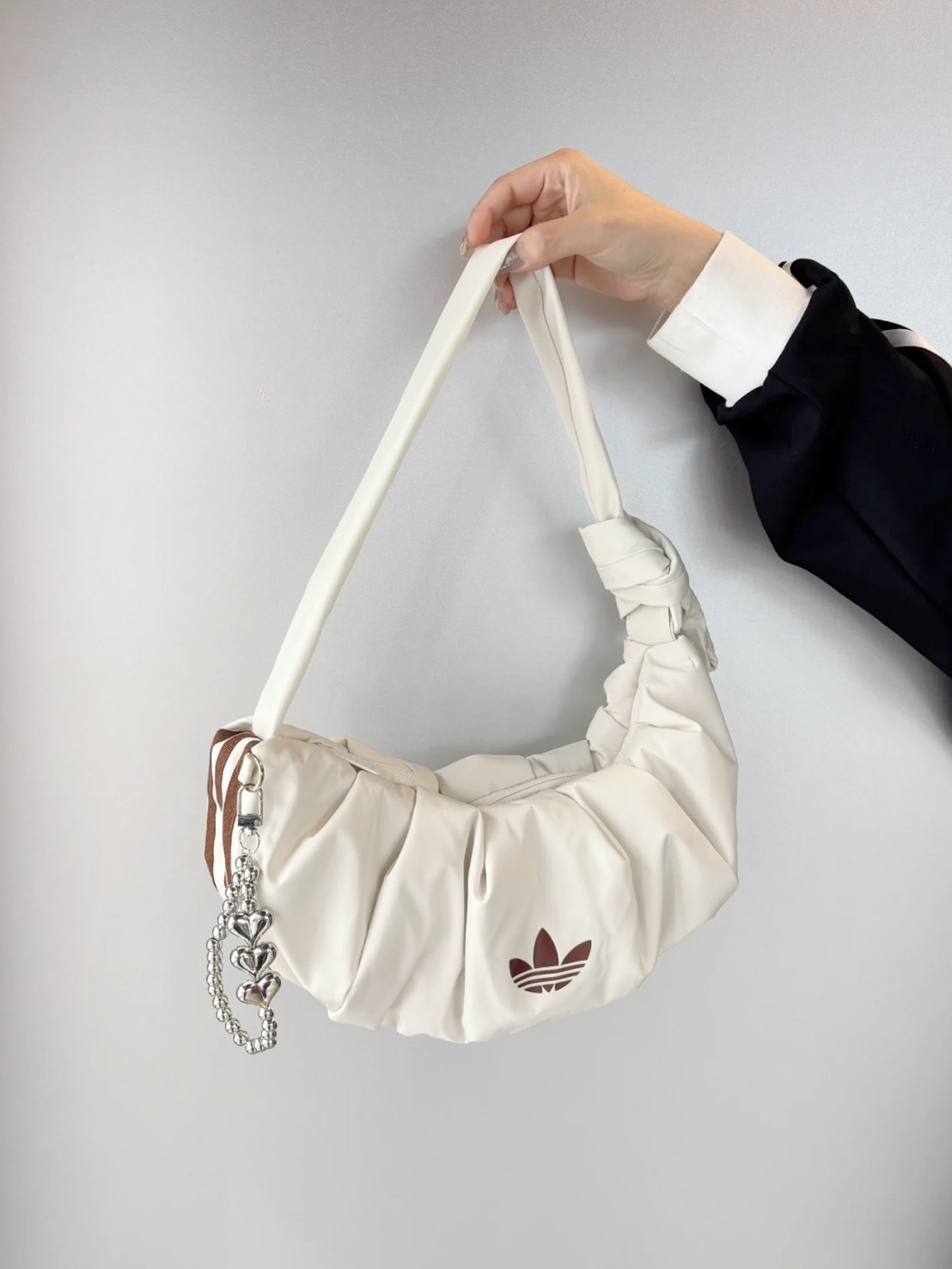 ADIDAS 愛迪達 皺摺牛角雲朵包 KA9267