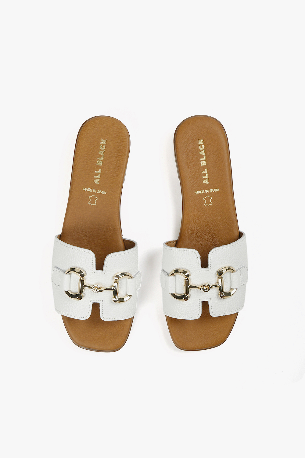 OT Links 飾釦皮中底低跟涼鞋