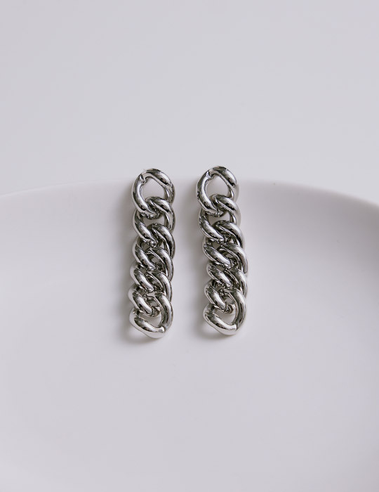 個性造型長鍊。針式耳環(銀)