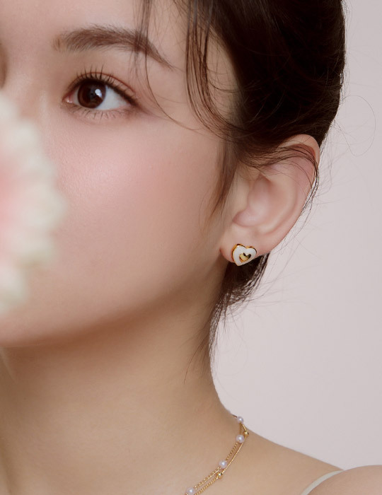 浪漫雙層愛心滴釉。針式耳環(珠光白)