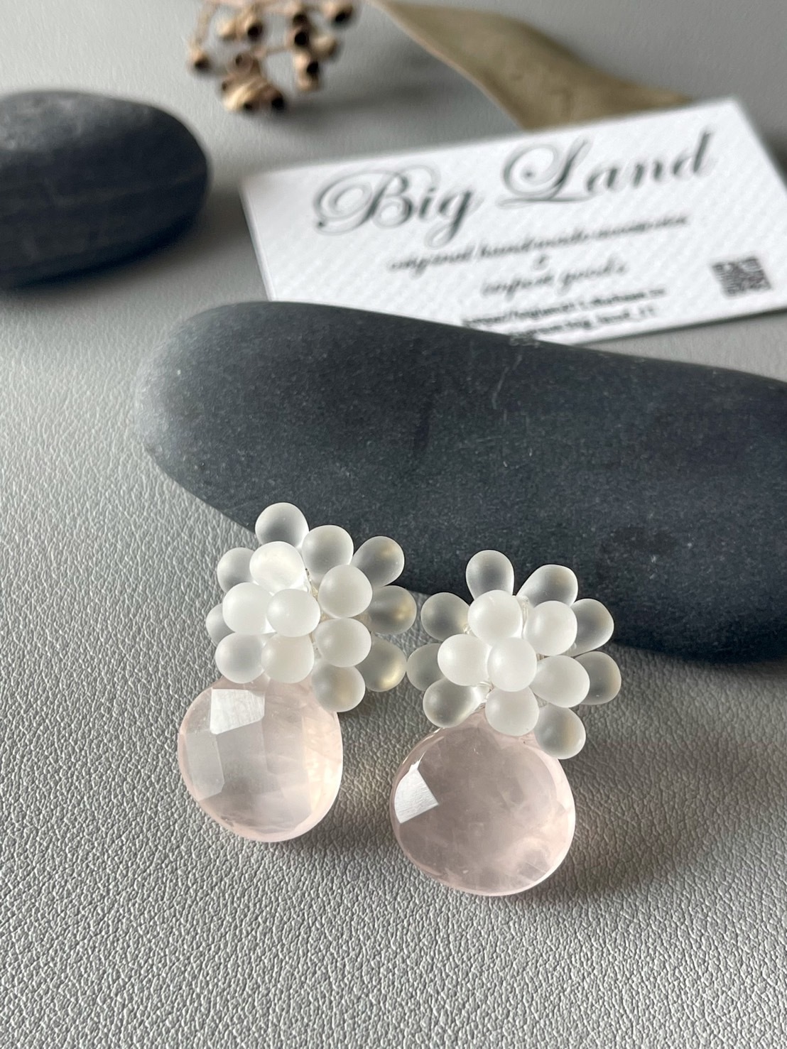 [Big Land] 人氣商品 | 捷克玻璃x玫瑰石英耳夾 | NO.215