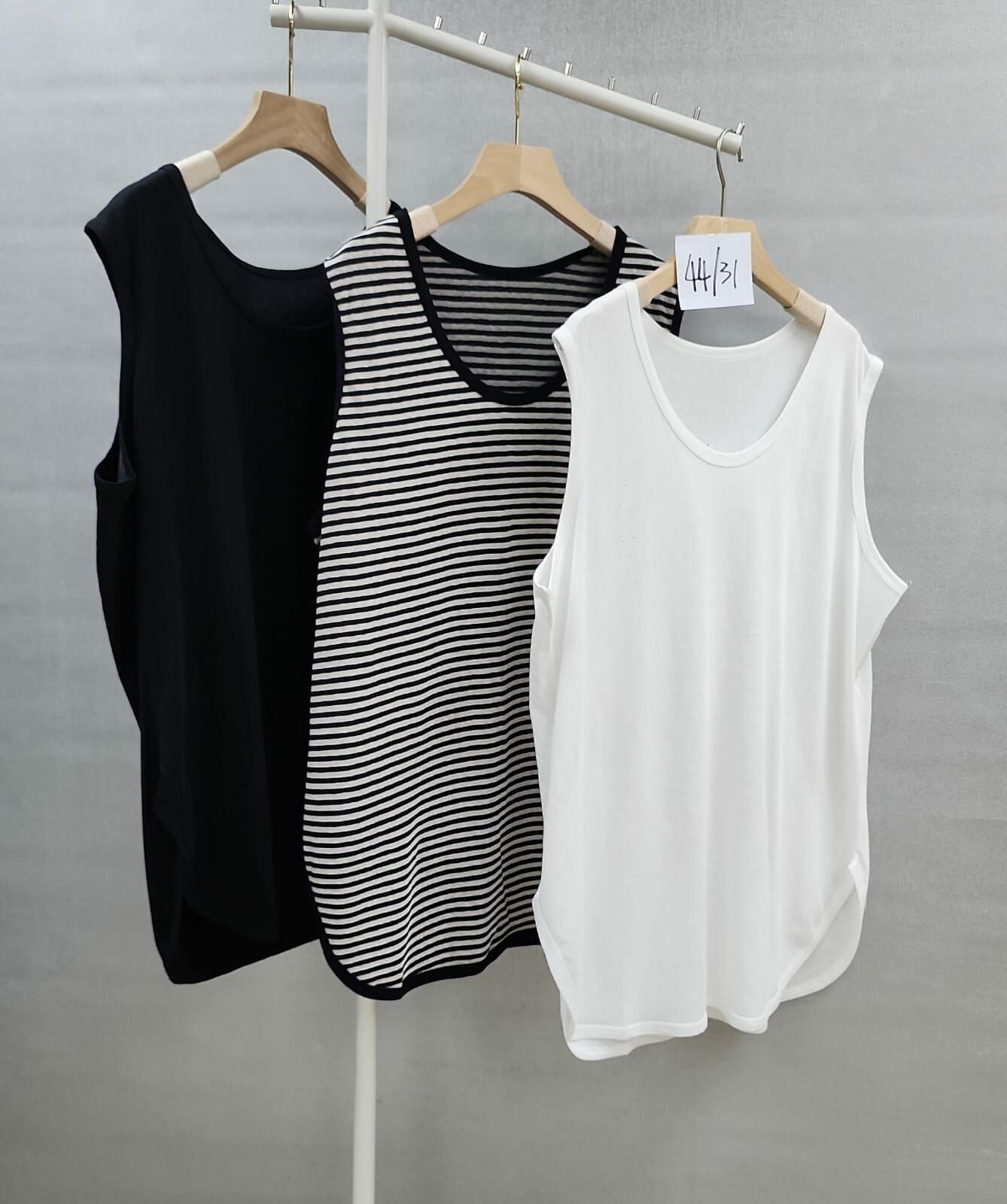 Cd7008  圓腳長背心  胸44 長31  $99/1 $170/2