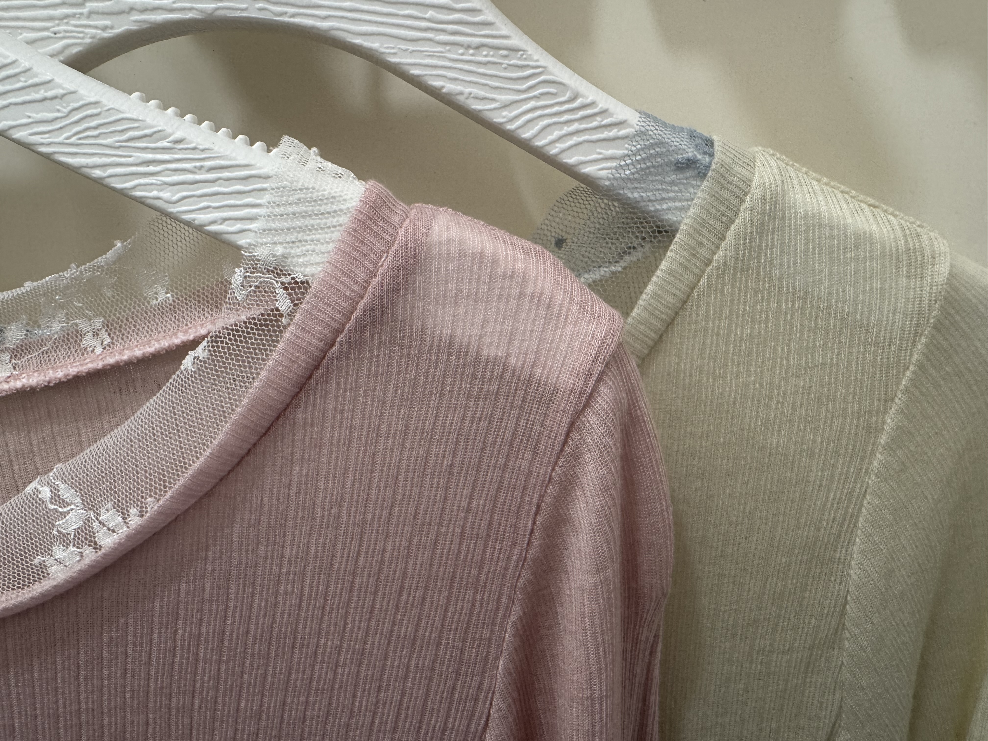 正韓𝜗𝜚設計蕾絲拼接袖薄長Ｔ